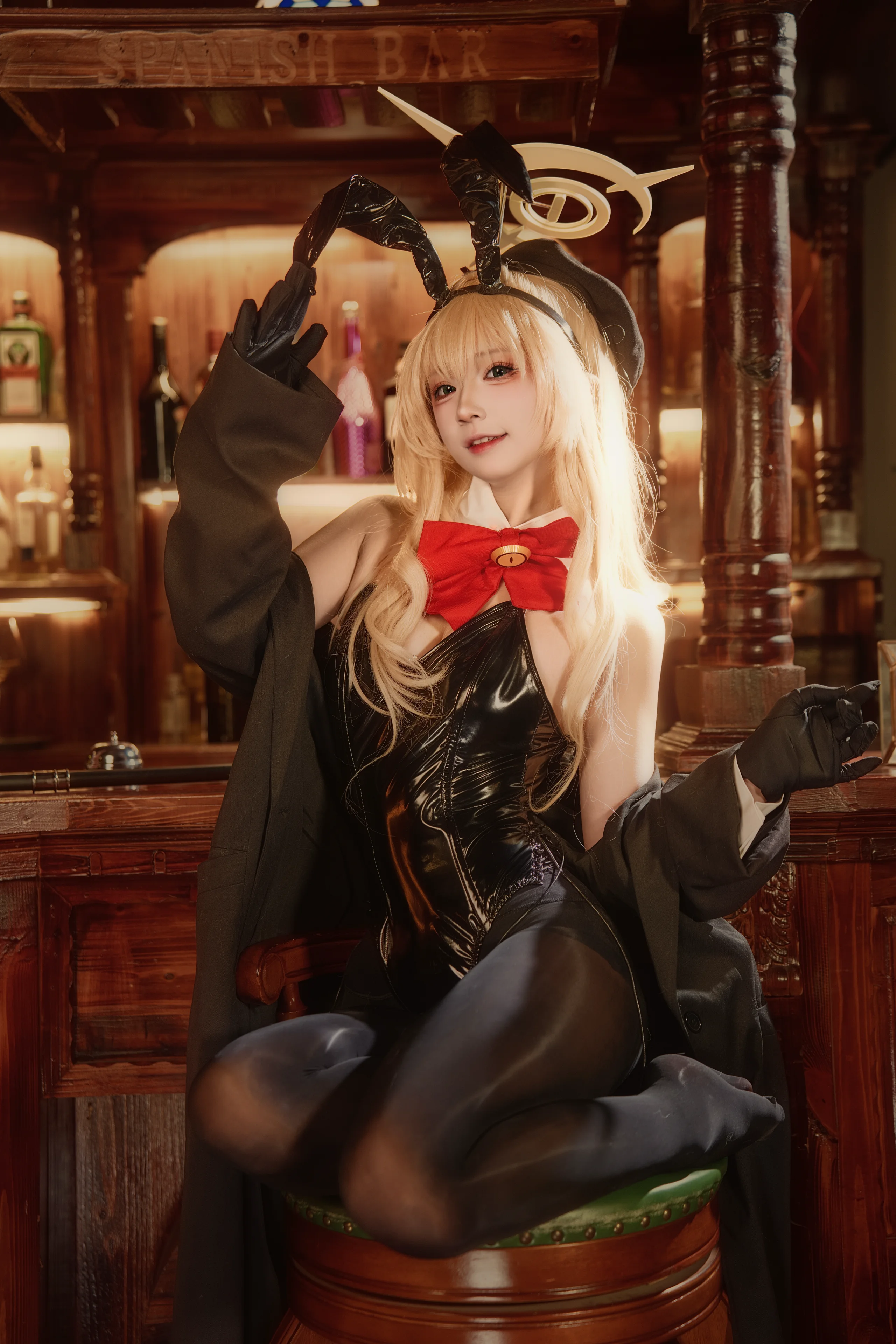 [Grinning Professor cosplay] A Drink at the Blue Archive Bar Counter — How About a Glass of Sensei?