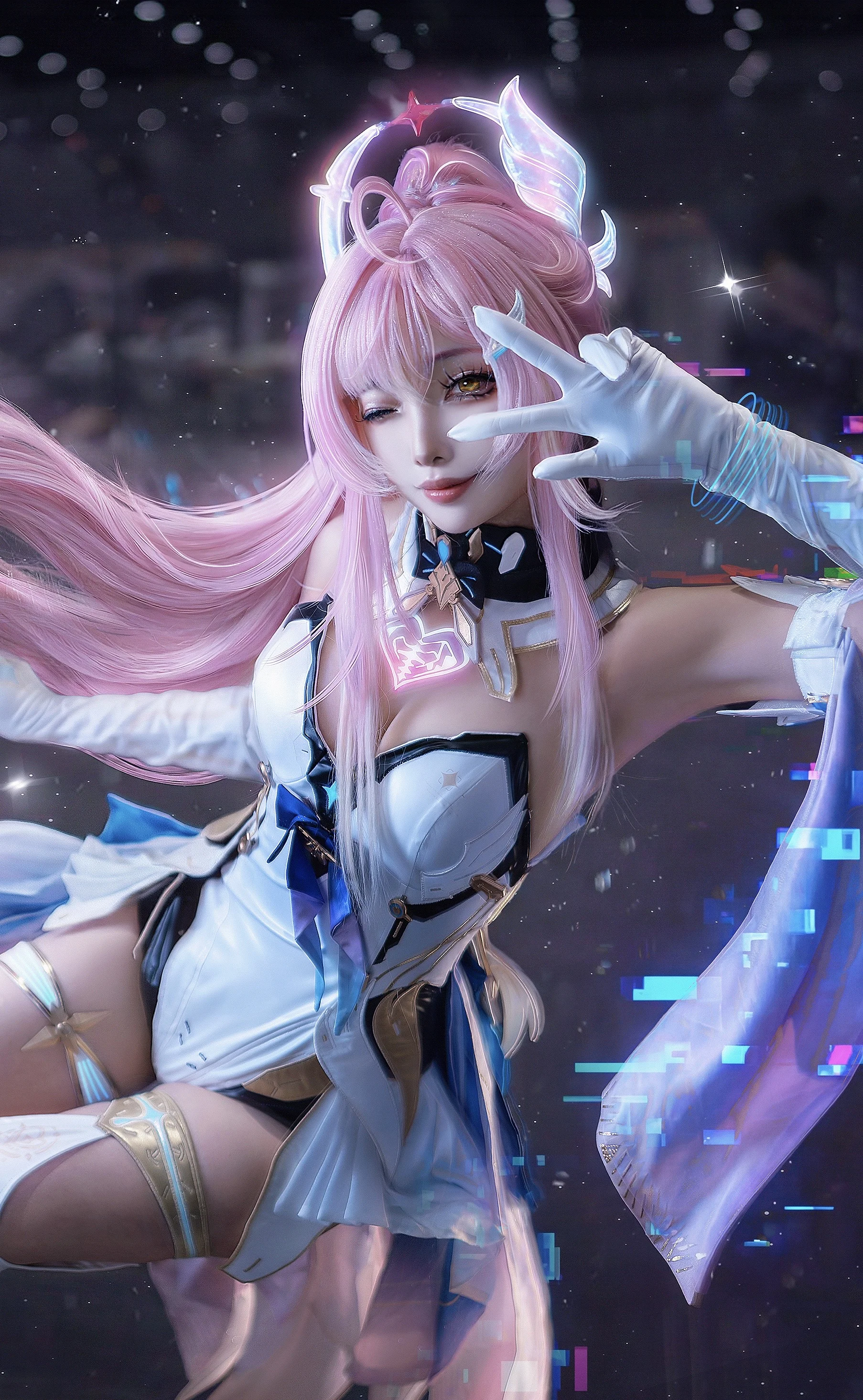 【愛彌斯cos】鳴潮裡的賽博少女，光影與飄帶的碰撞