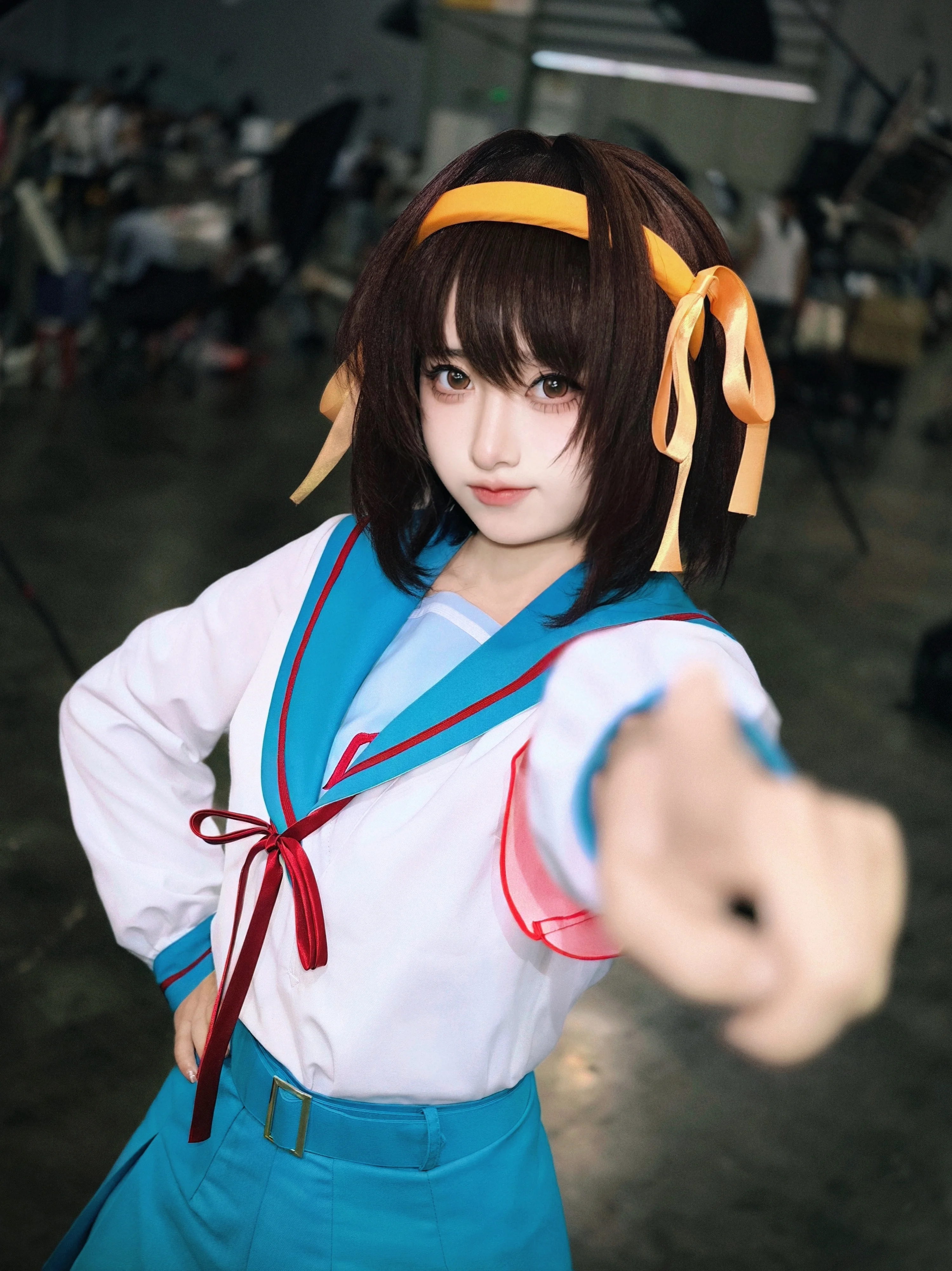 【凉宫春日cos】漫展场照动作参考，团长降临 - 第 4 张
