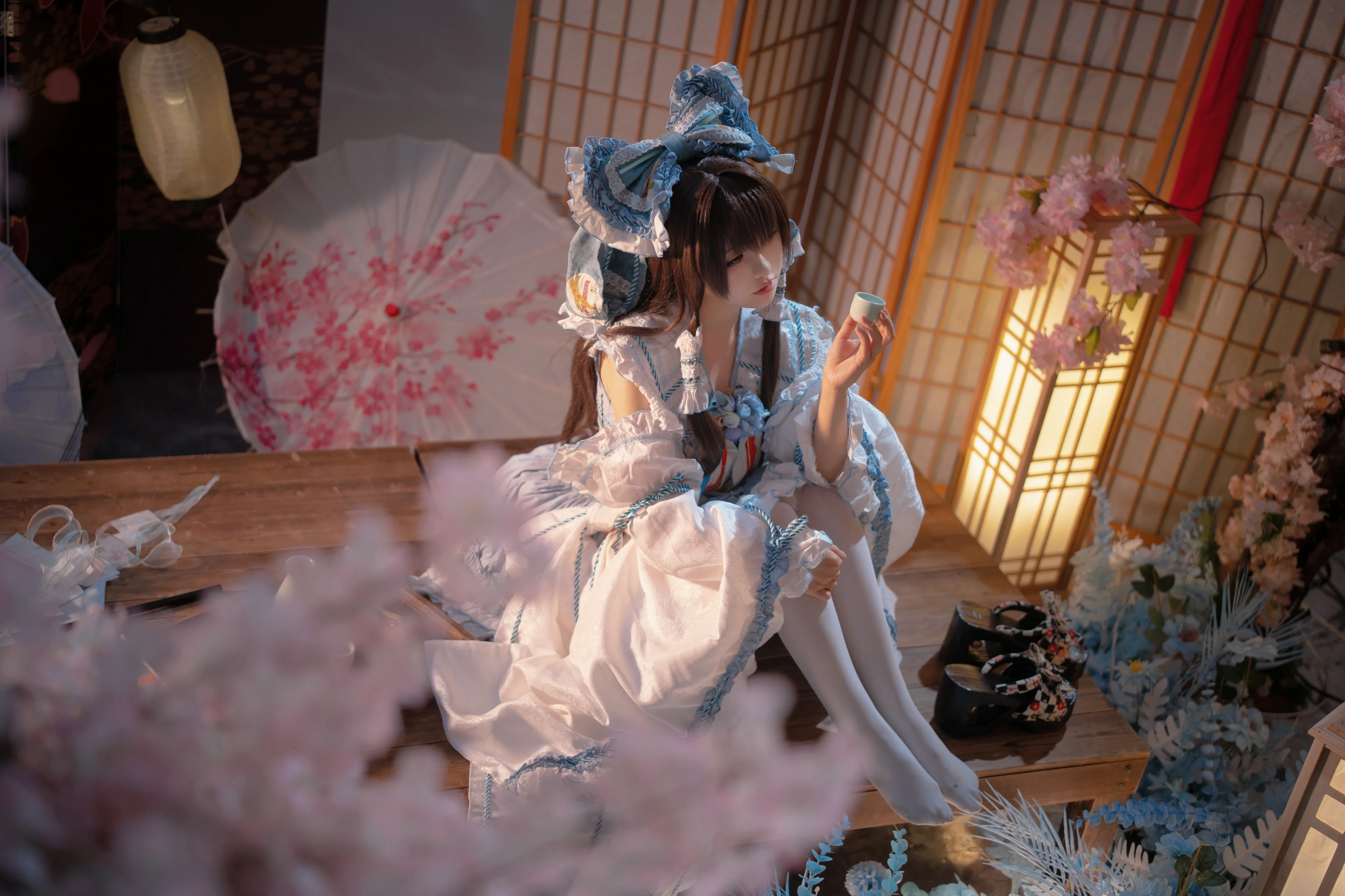 【青灵梦cos】微醺巫女的静谧时刻，在樱花下小酌清酒 - 第4张
