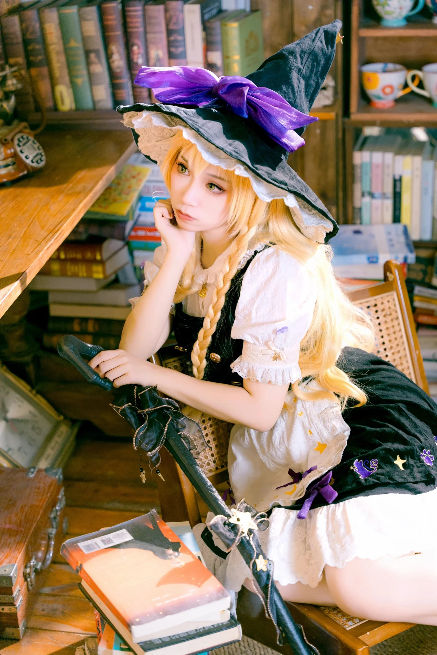 【雾雨魔理沙cos】魔法少女在古旧书库中的神秘瞬间 - 第10张