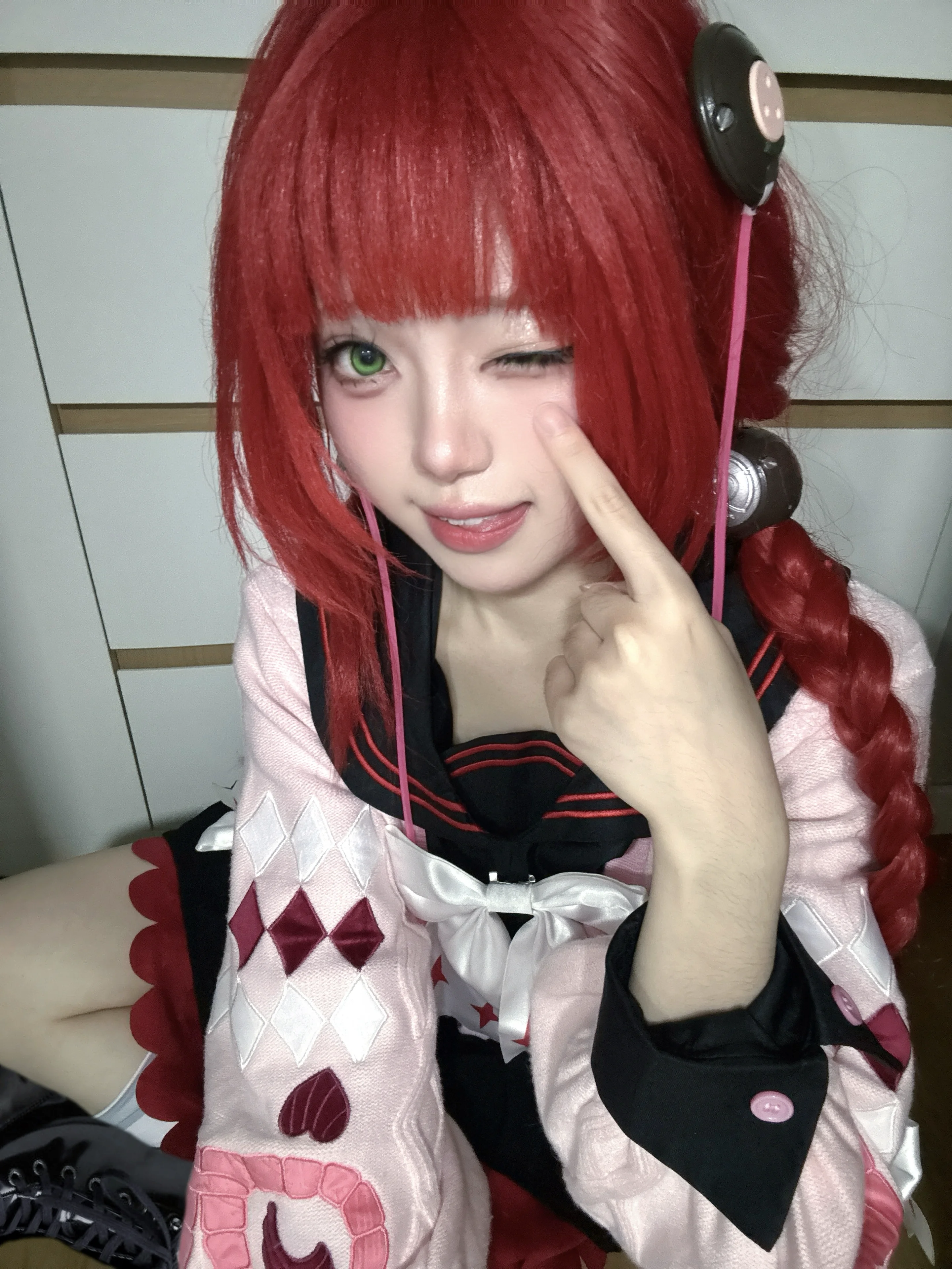 【浮波柚叶cos】绝区零的怪诞科技少女，慵懒与神秘并存 - 第 1 张