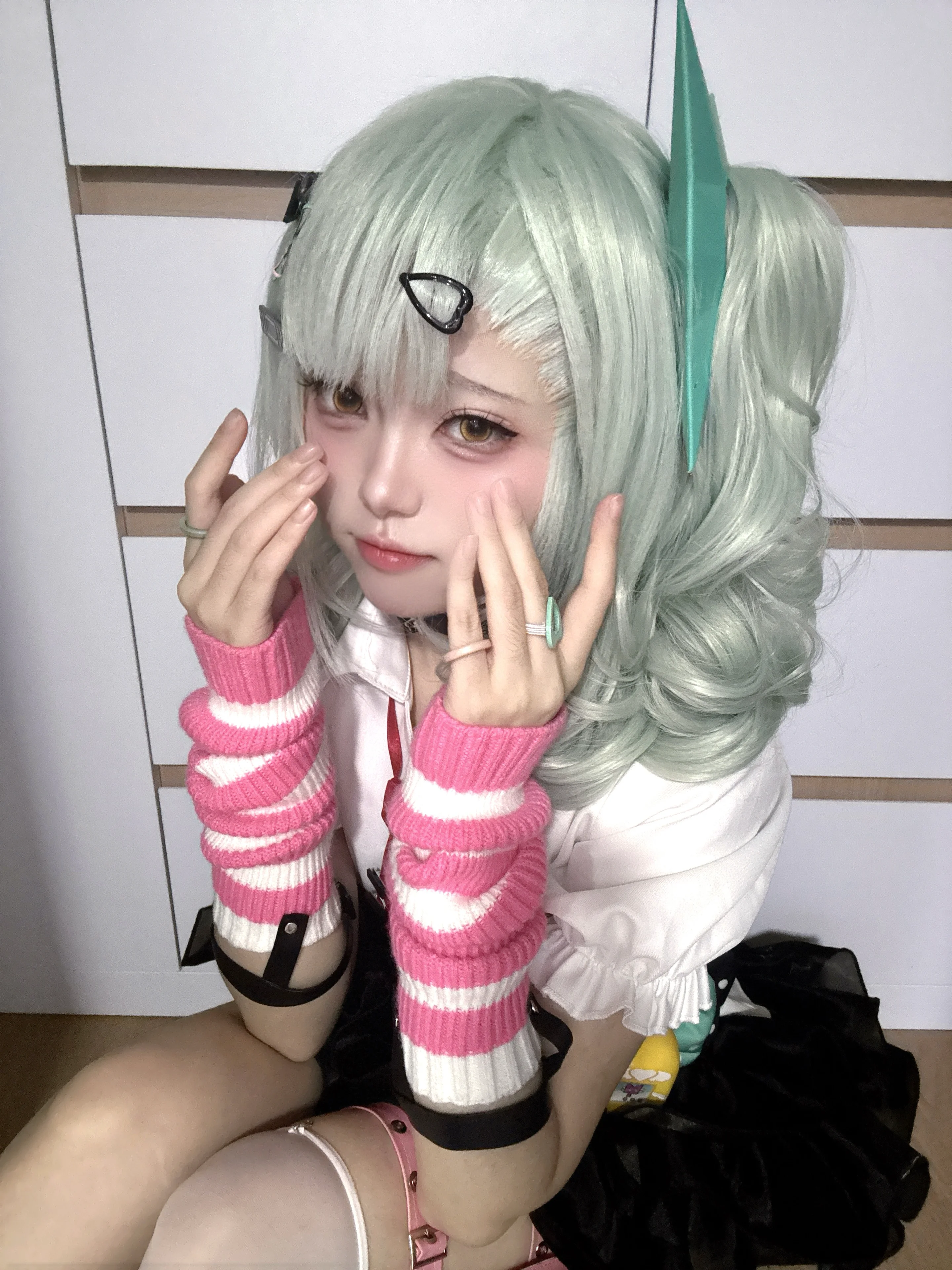 【千夏 コスプレ】ゼンレスゾーンゼロの小さなアイドルの妄想エンジェル衣装、ディテールが満載！