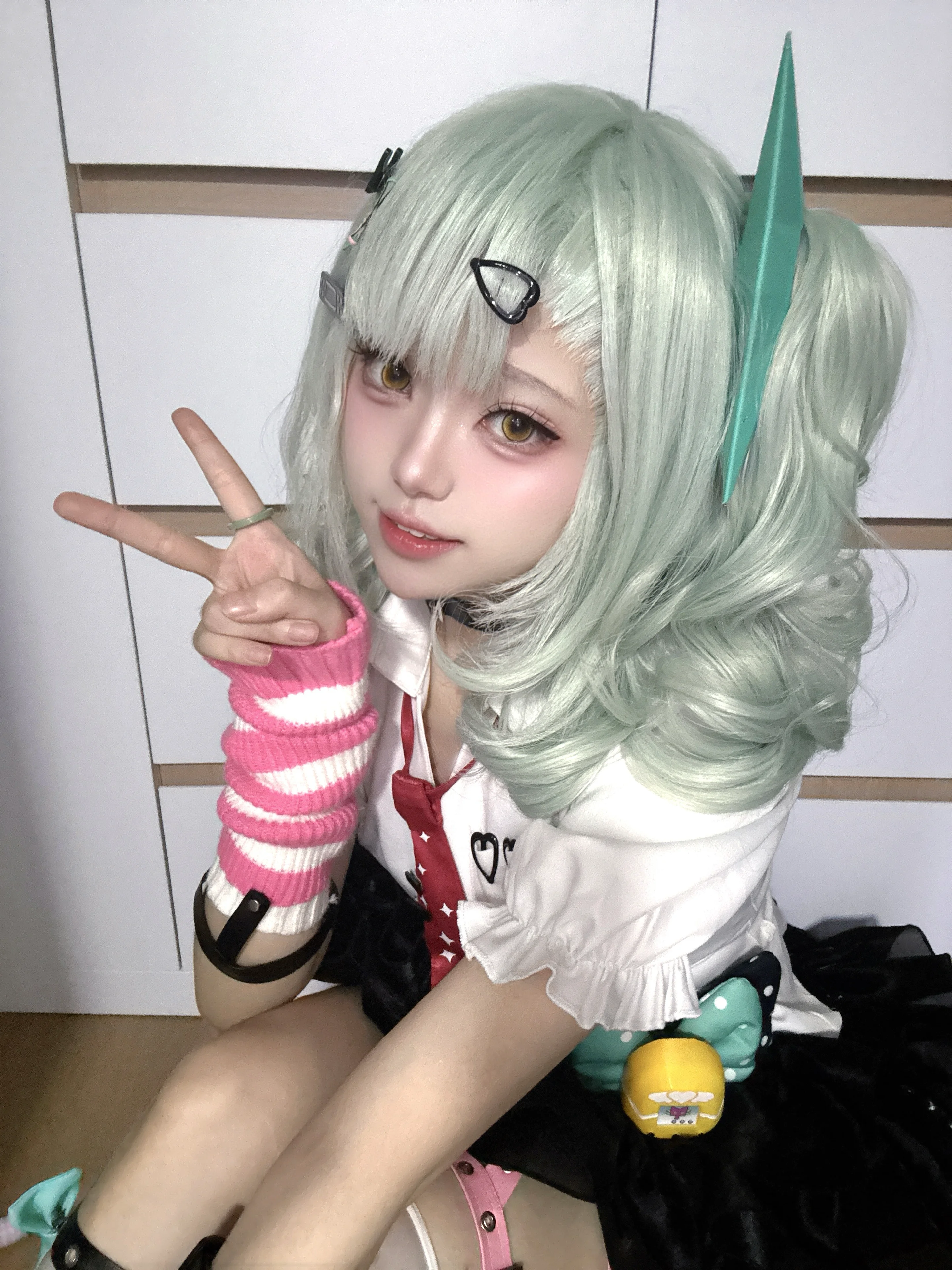 【千夏 コスプレ】ゼンレスゾーンゼロの小さなアイドルの妄想エンジェル衣装、ディテールが満載！ - 3 枚目