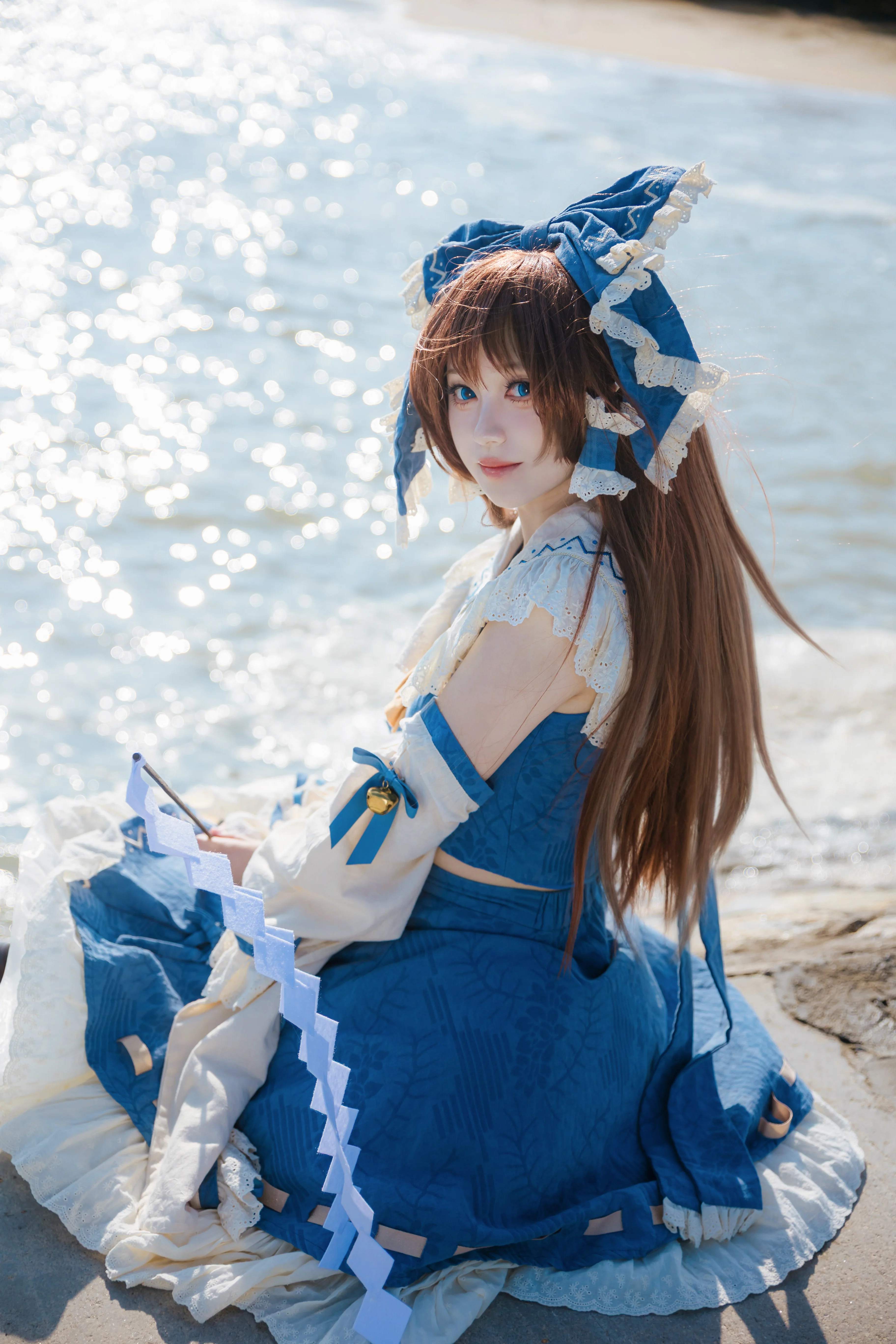 博麗靈夢cos，在東方project的海邊留下這個夏天的足跡
