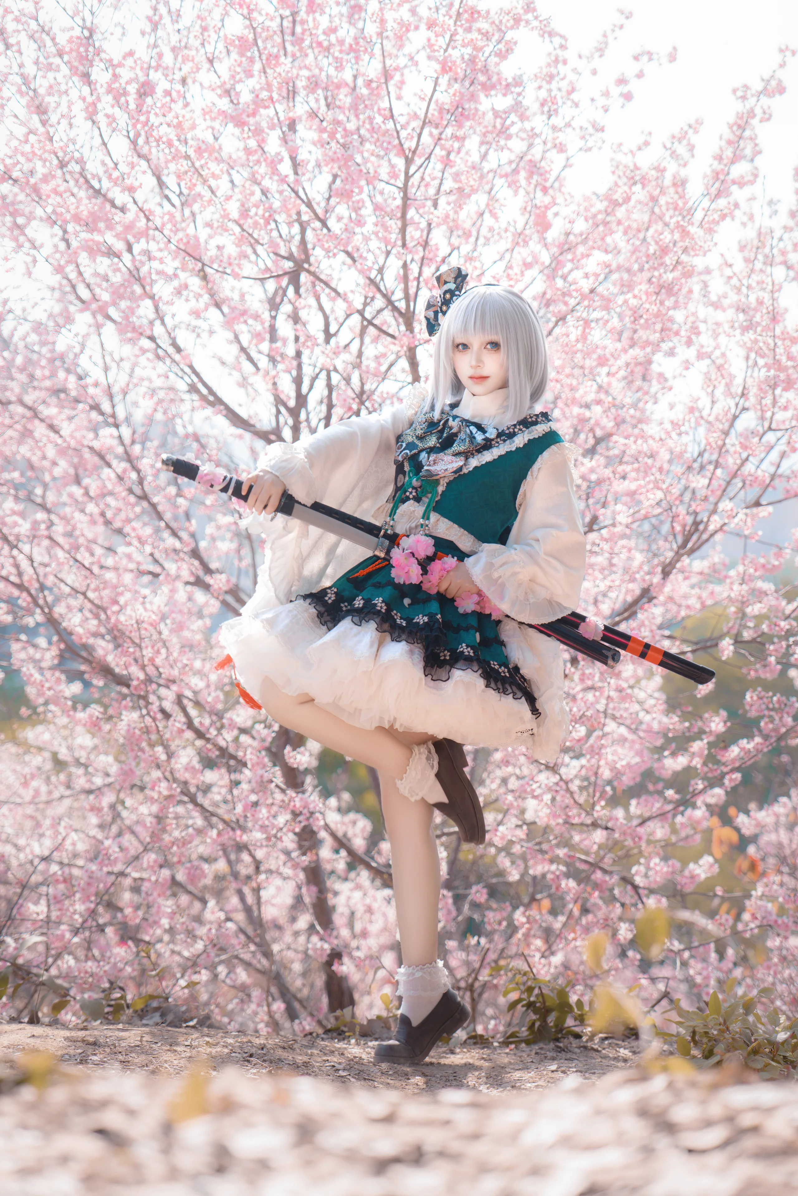【魂魄妖梦cos】樱花映照下的剑影，与东方project的浪漫邂逅 - 推荐阅读封面