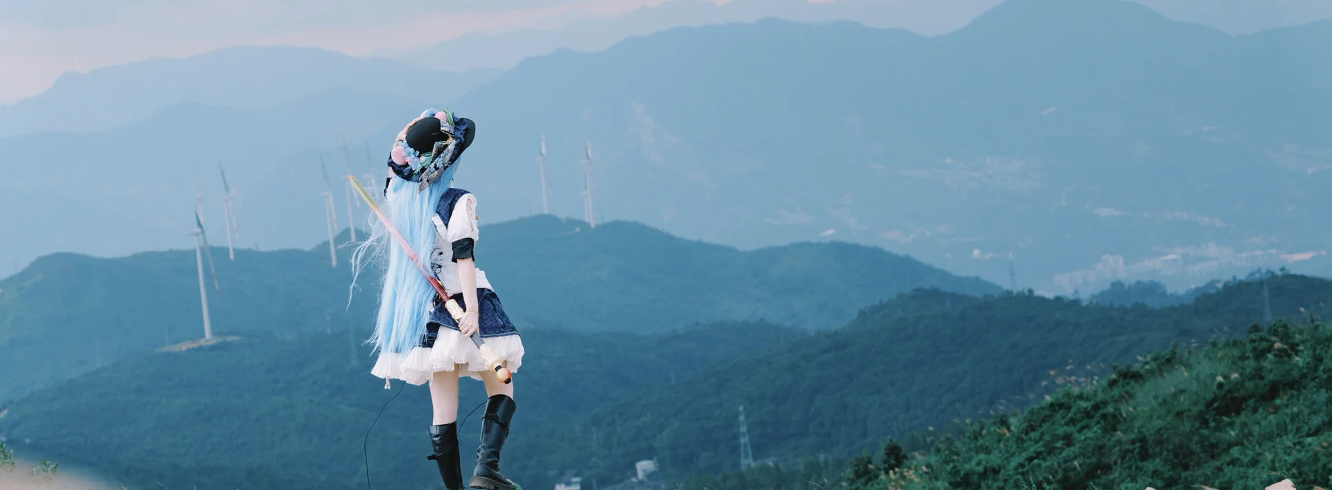 【比那名居天子cos】冷色调风车山，东方project外景实录 - 第 6 张