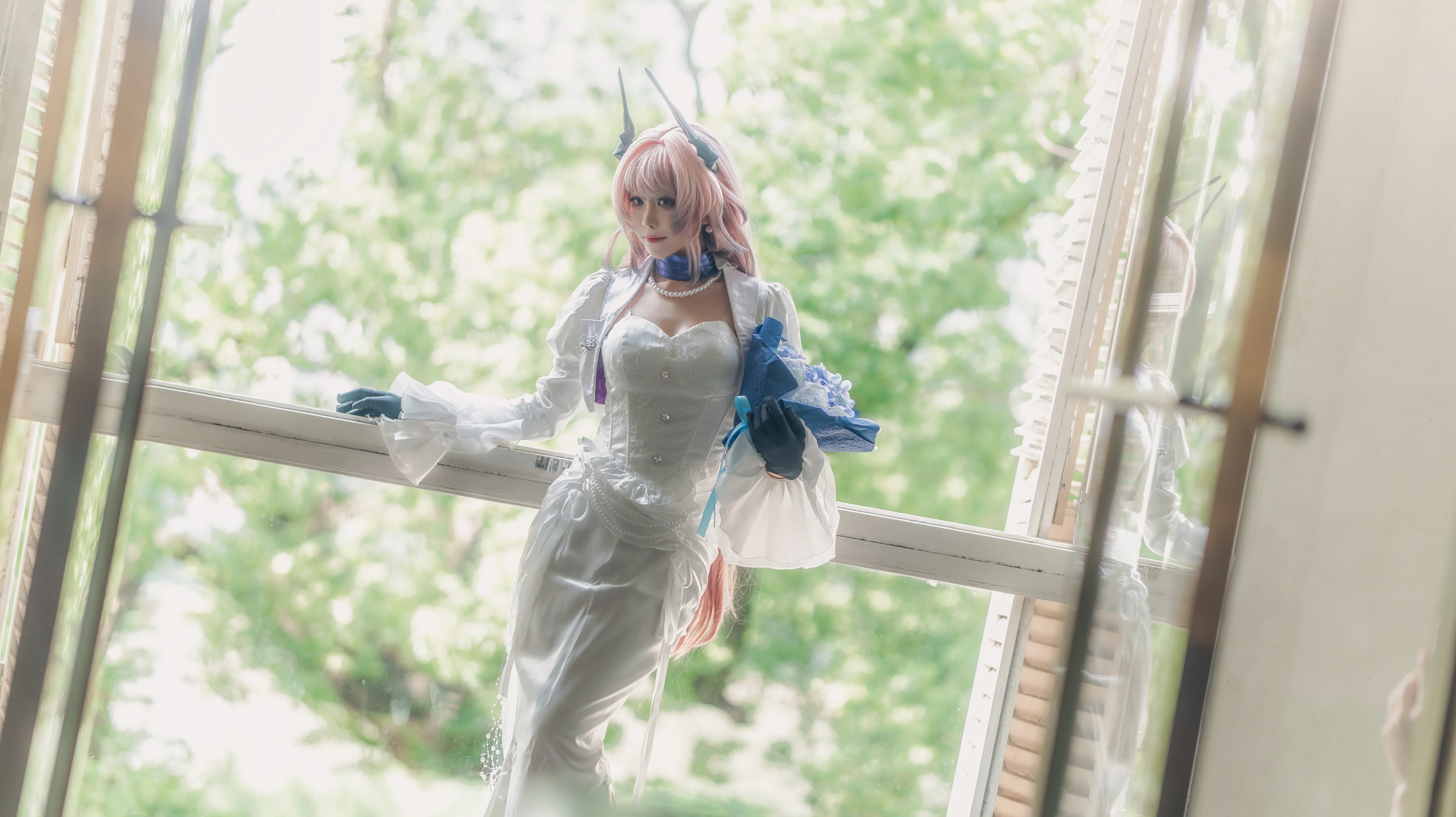 【特蕾西婭cos】明日方舟泡影蒼霆下的落窗微光 - 第 2 張