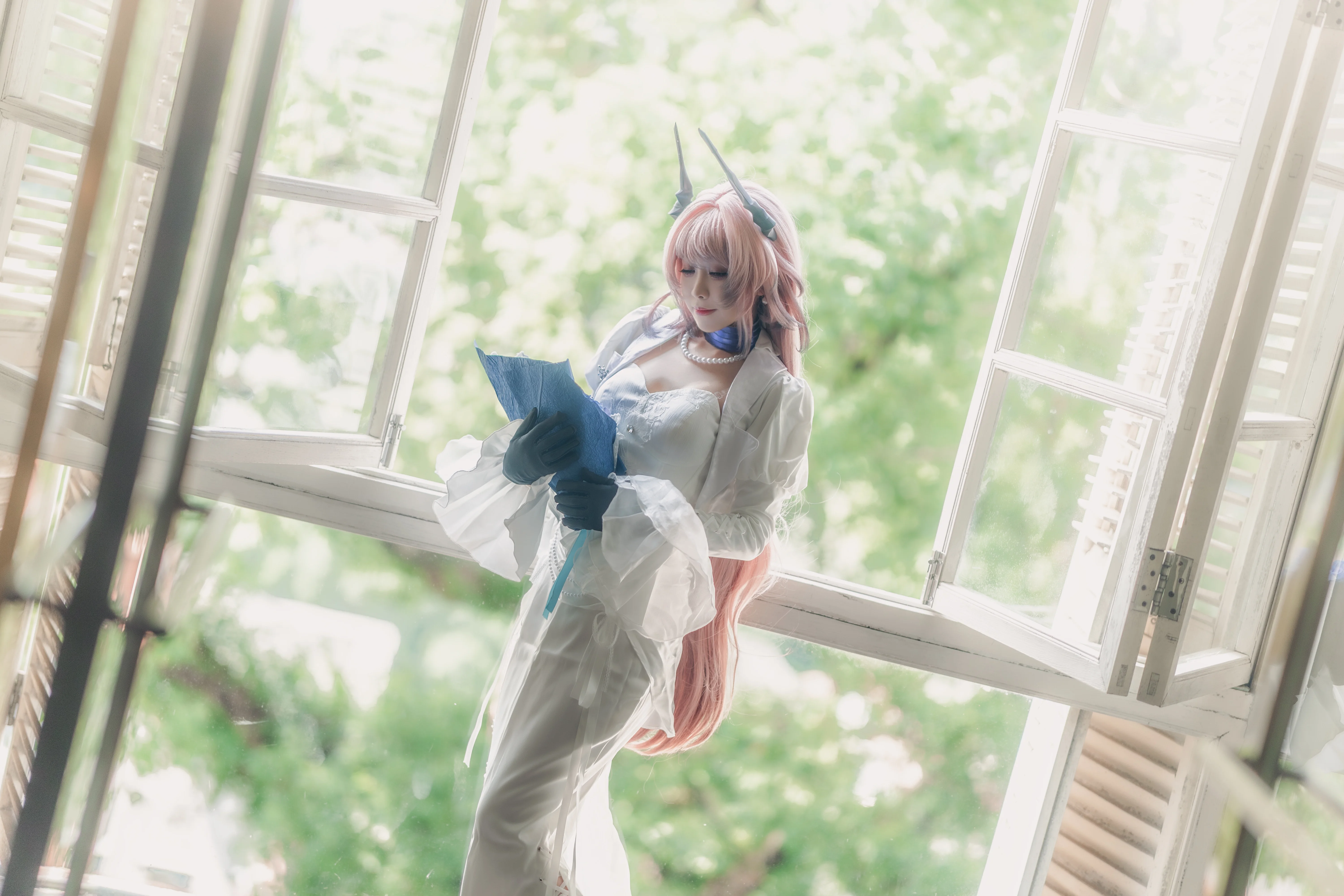 【特蕾西婭cos】明日方舟泡影蒼霆下的落窗微光 - 第 3 張