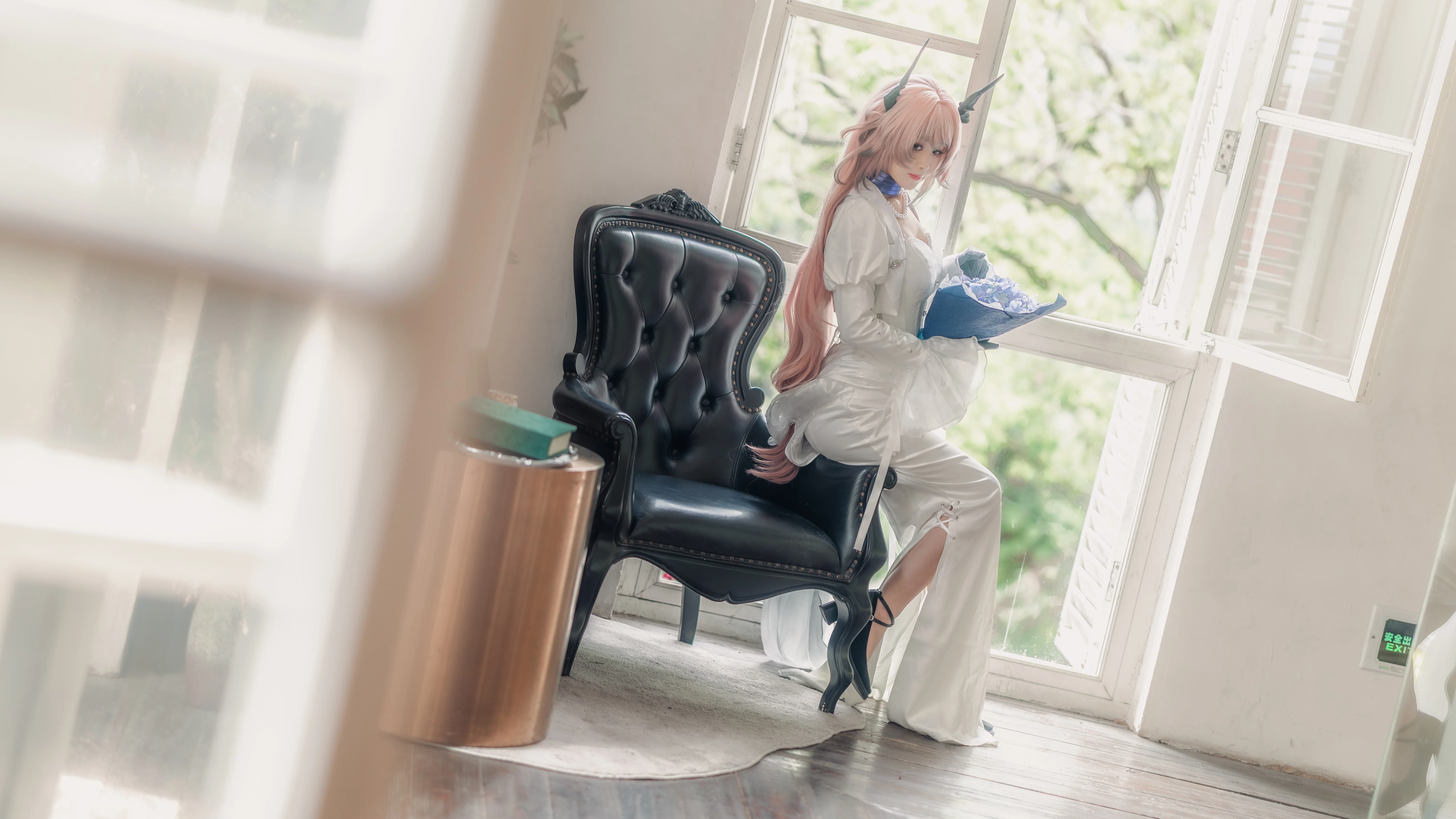 【特蕾西婭cos】明日方舟泡影蒼霆下的落窗微光 - 第 8 張