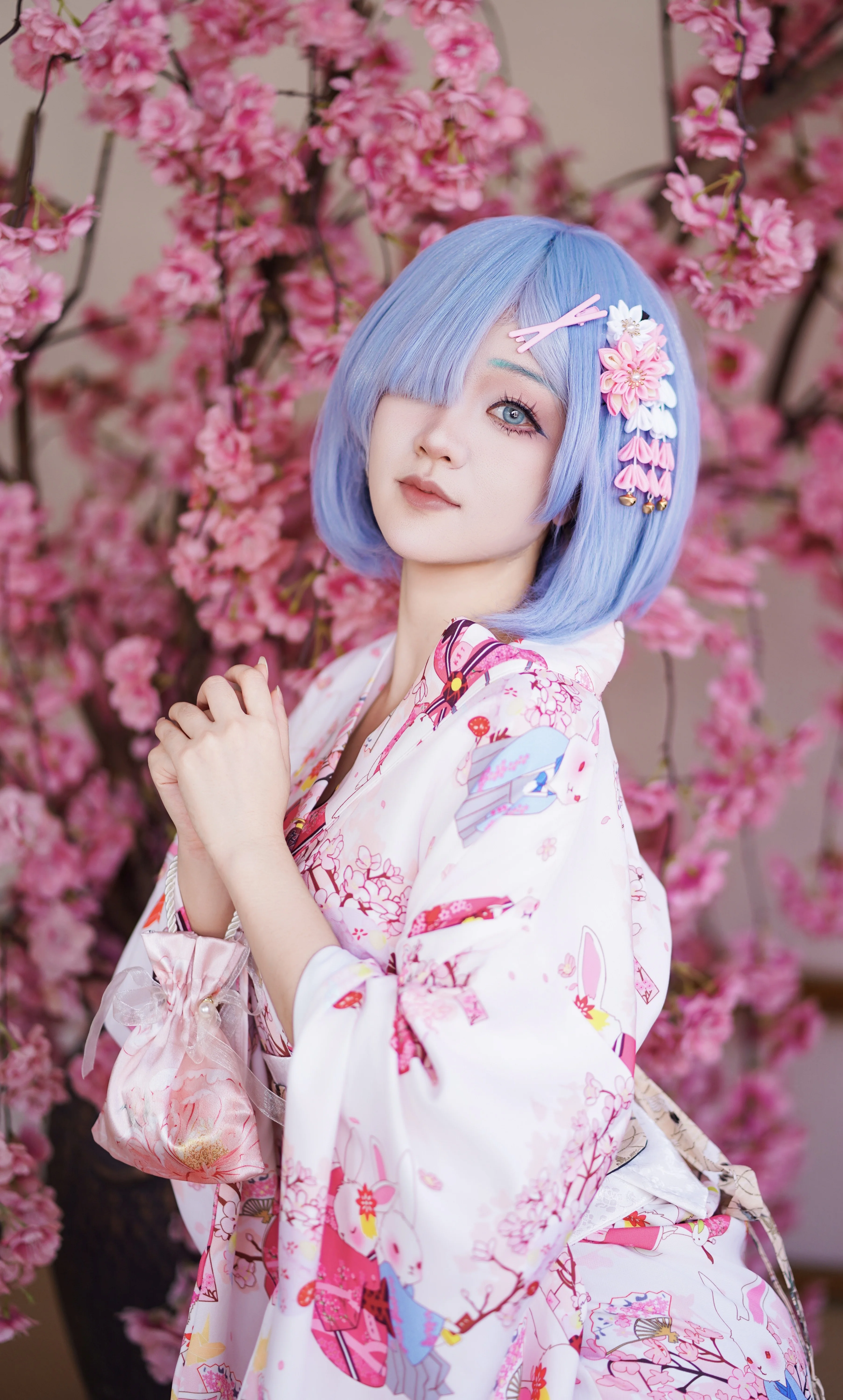 【レム コスプレ】桜の木の下の夏浴衣と優しい横顔