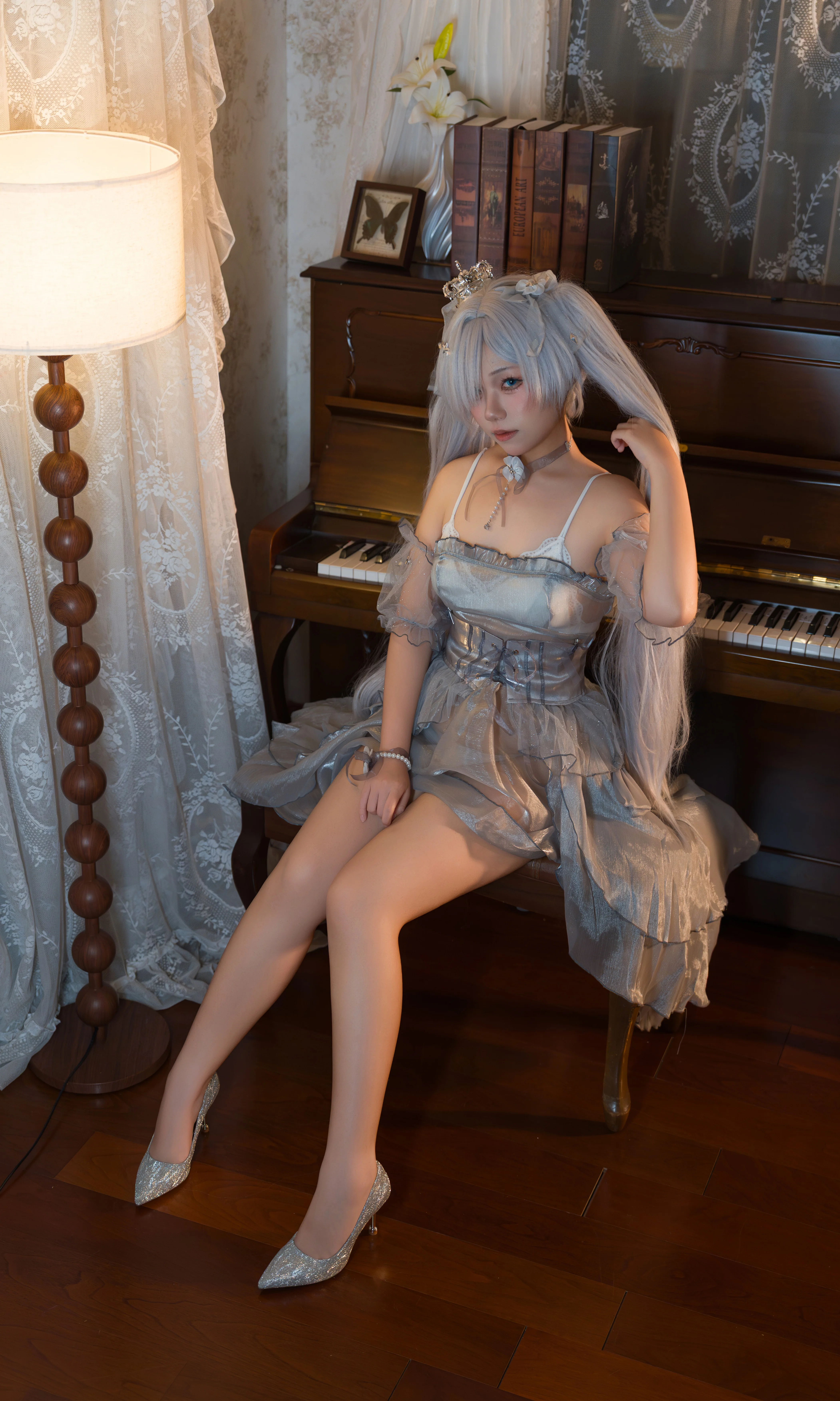 【灰姑娘cos】NIKKE裡的神聖感，銀髮藍眸的初嘗試 - 第 9 張