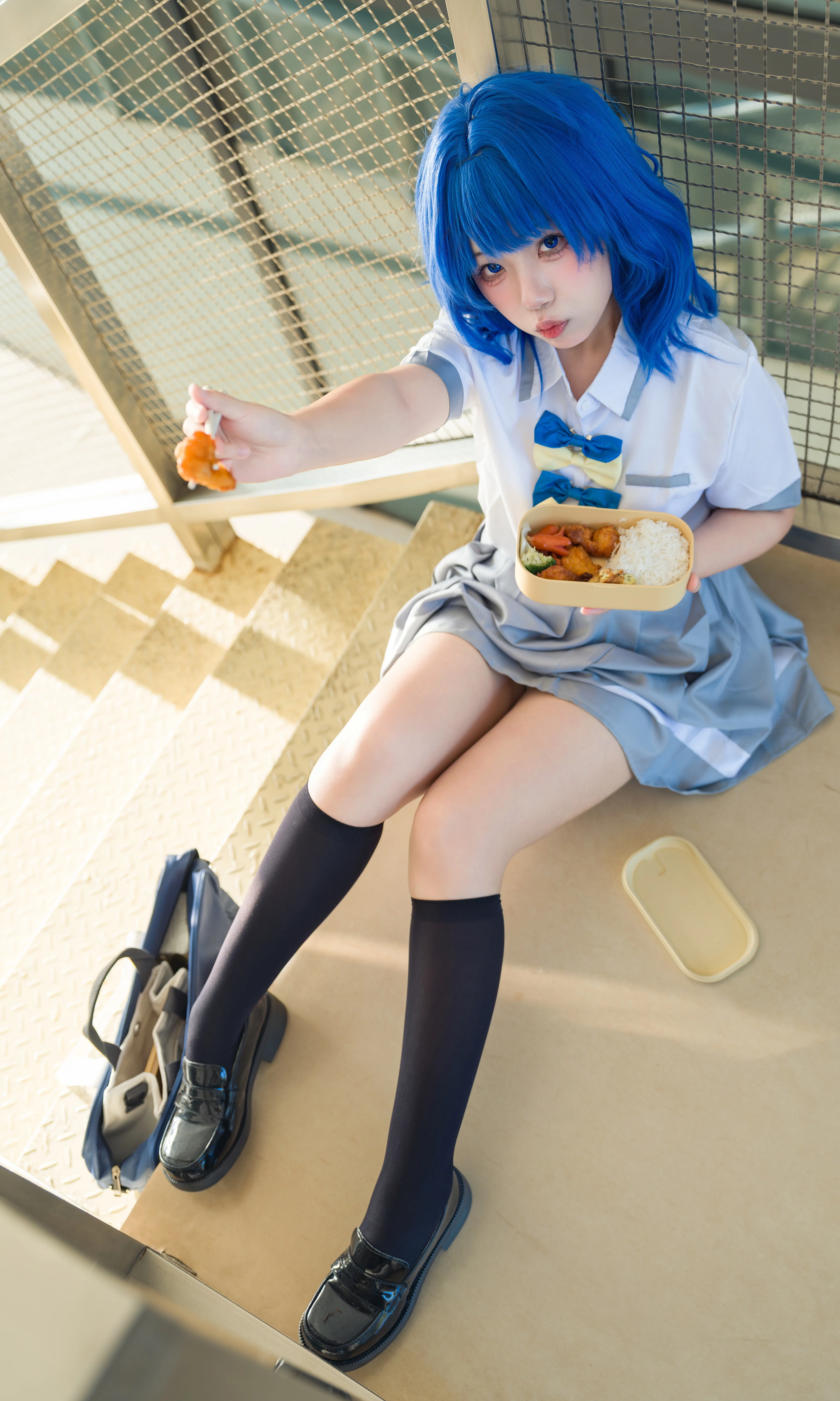 【八奈见杏菜cos】败犬女主太多了，楼梯间吃便当的日常