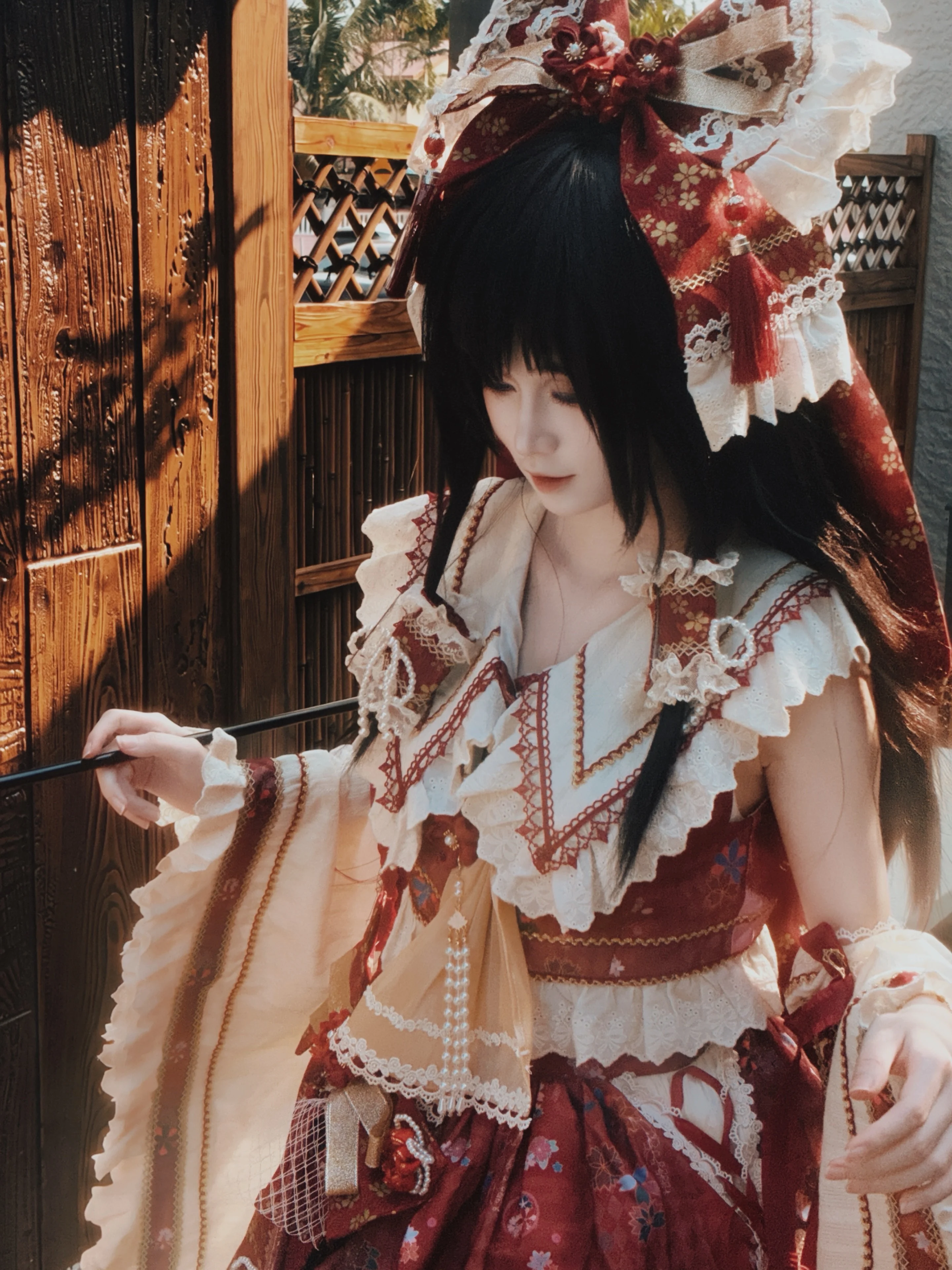 【博麗霊夢コスプレ】東方Projectの赤い巫女、博麗神社の日常 - 2 枚目