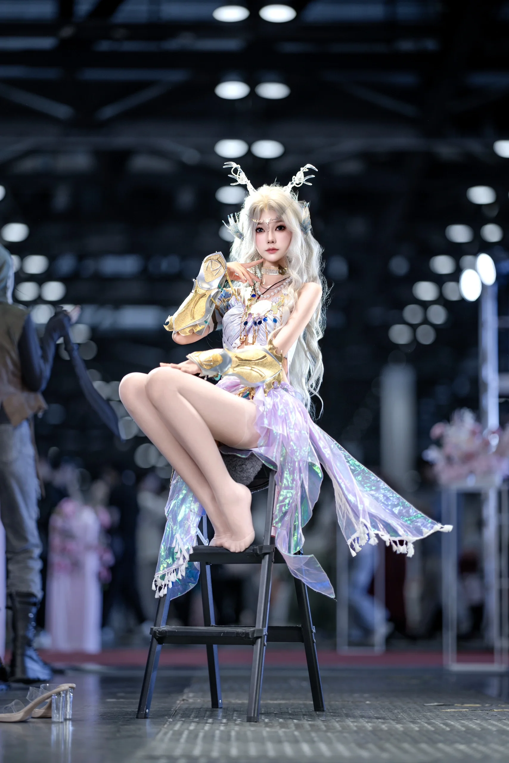 永劫无间崔三娘cos，幻彩裙摆下的漫展瞬间 - 第 2 张