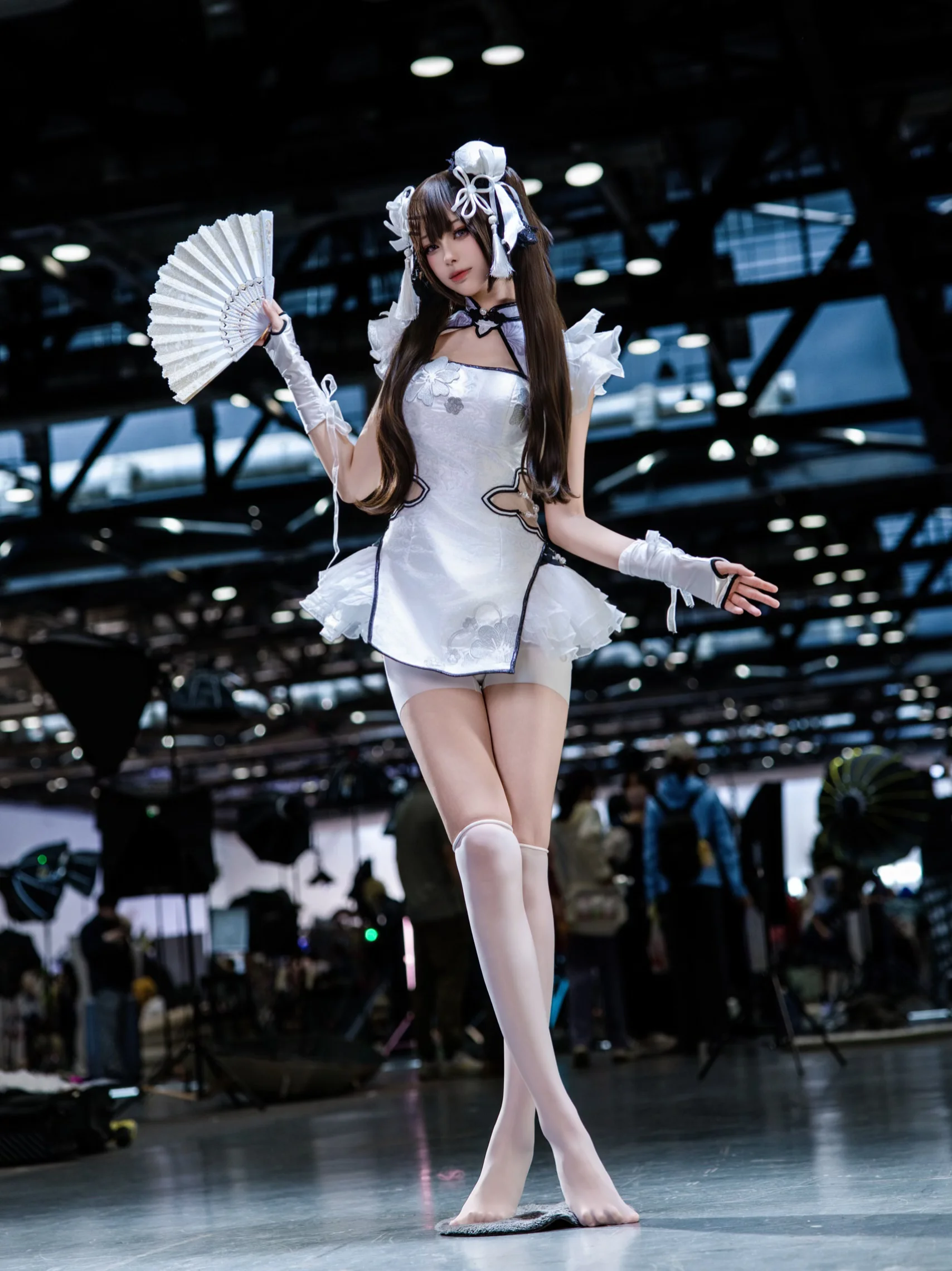 [Yin Ziping cosplay] The Girl in White from NARAKA: BLADEPOINT: Recreated on the Convention Scene