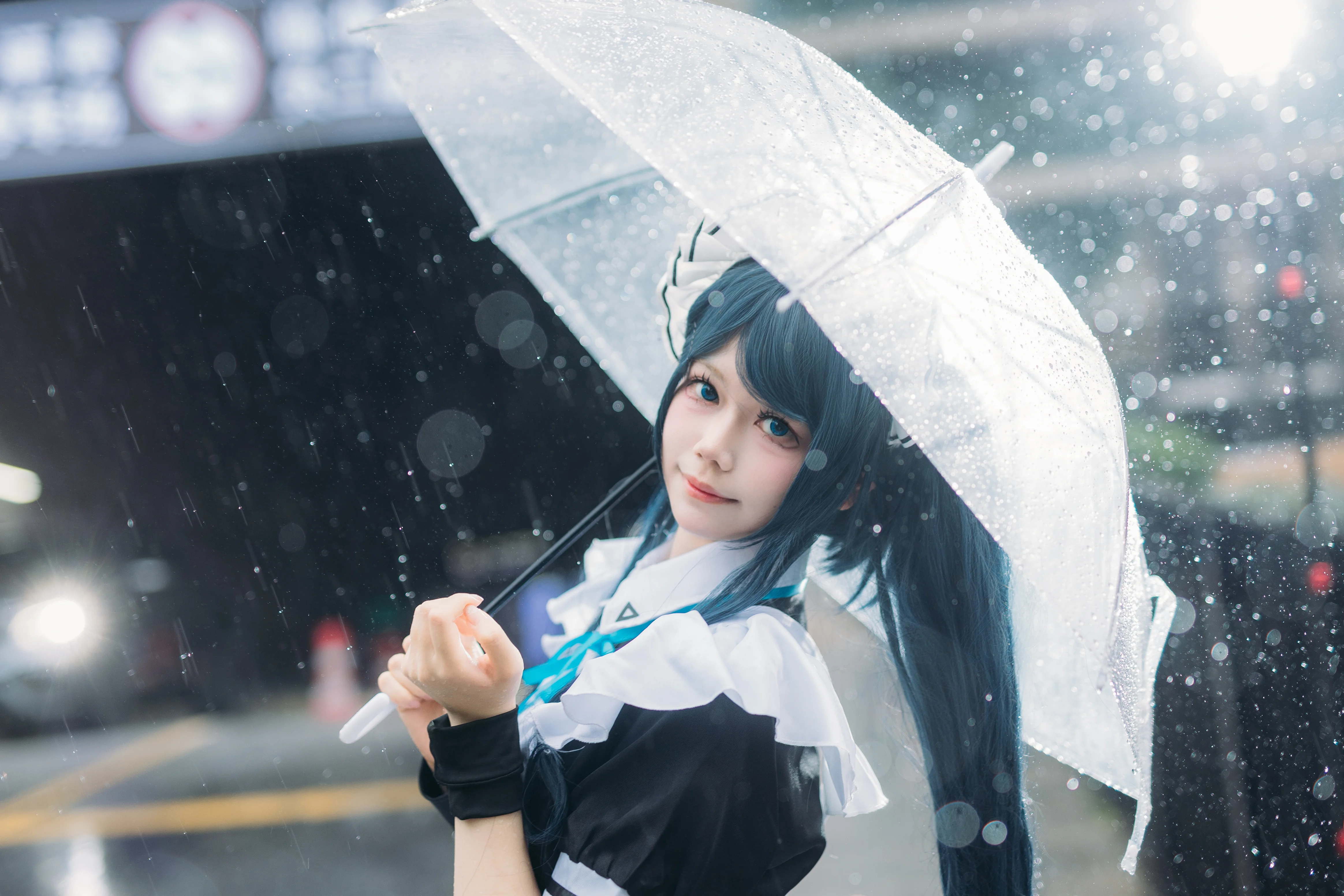 【爱丽丝cos】蔚蓝档案的雨天女仆，透明伞下的冒险 - 第 2 张
