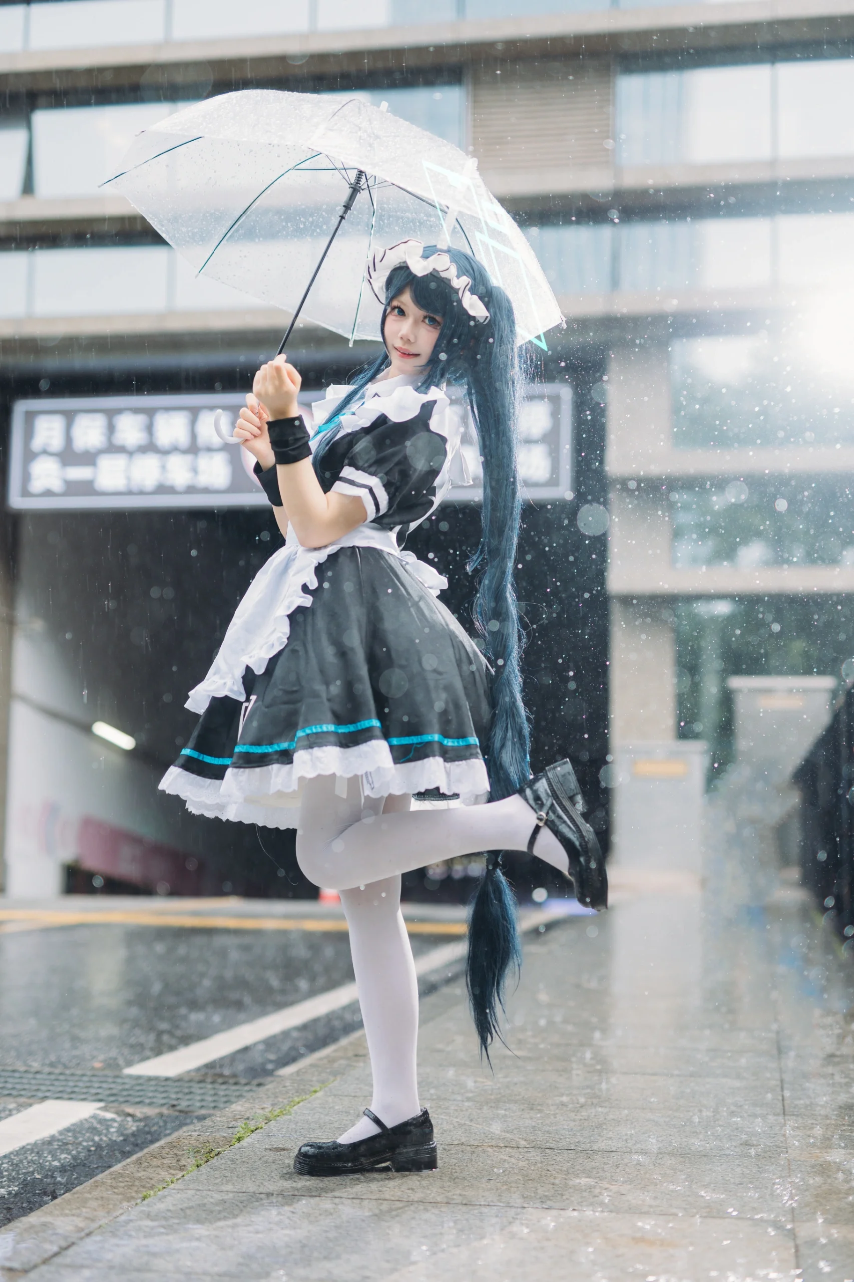 【爱丽丝cos】蔚蓝档案的雨天女仆，透明伞下的冒险 - 第 3 张