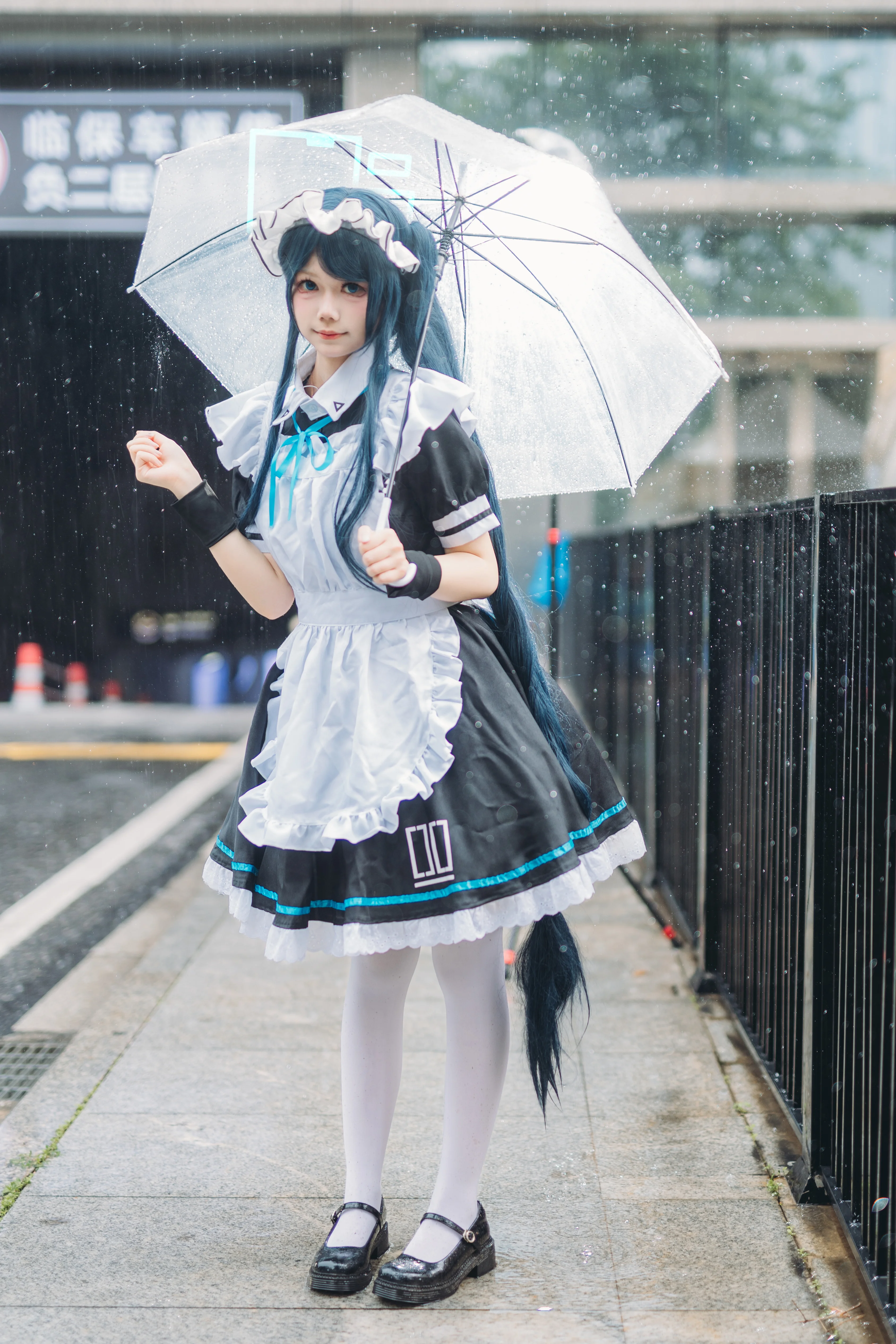 【爱丽丝cos】蔚蓝档案的雨天女仆，透明伞下的冒险 - 第 8 张