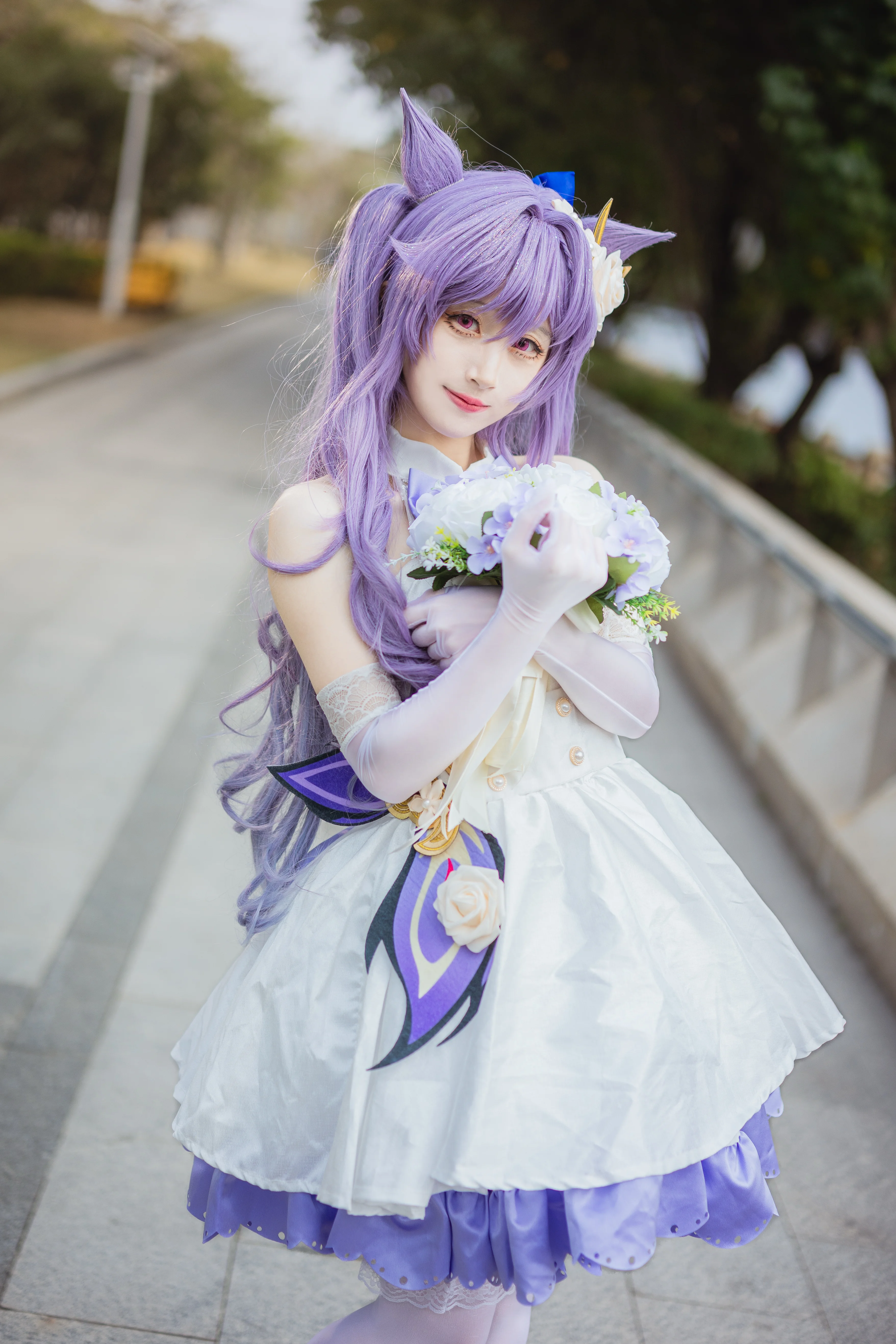 【刻晴コスプレ】原神 花嫁、春の水辺でロマンチックな瞬間を切り取る