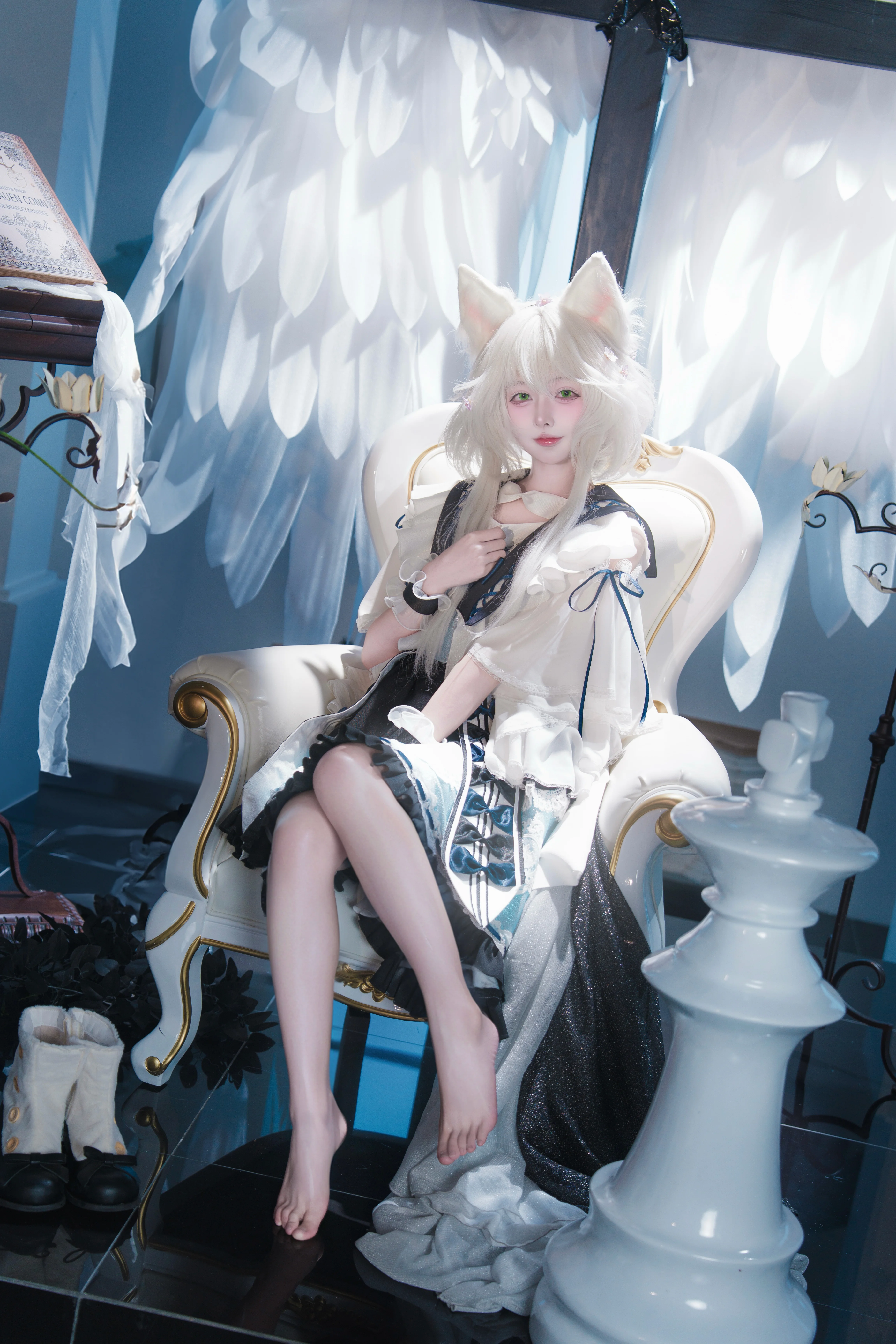 [Rosmontis cosplay] Arknights — A Serene Afternoon of a Sleepy White-Haired Cat - Image 3