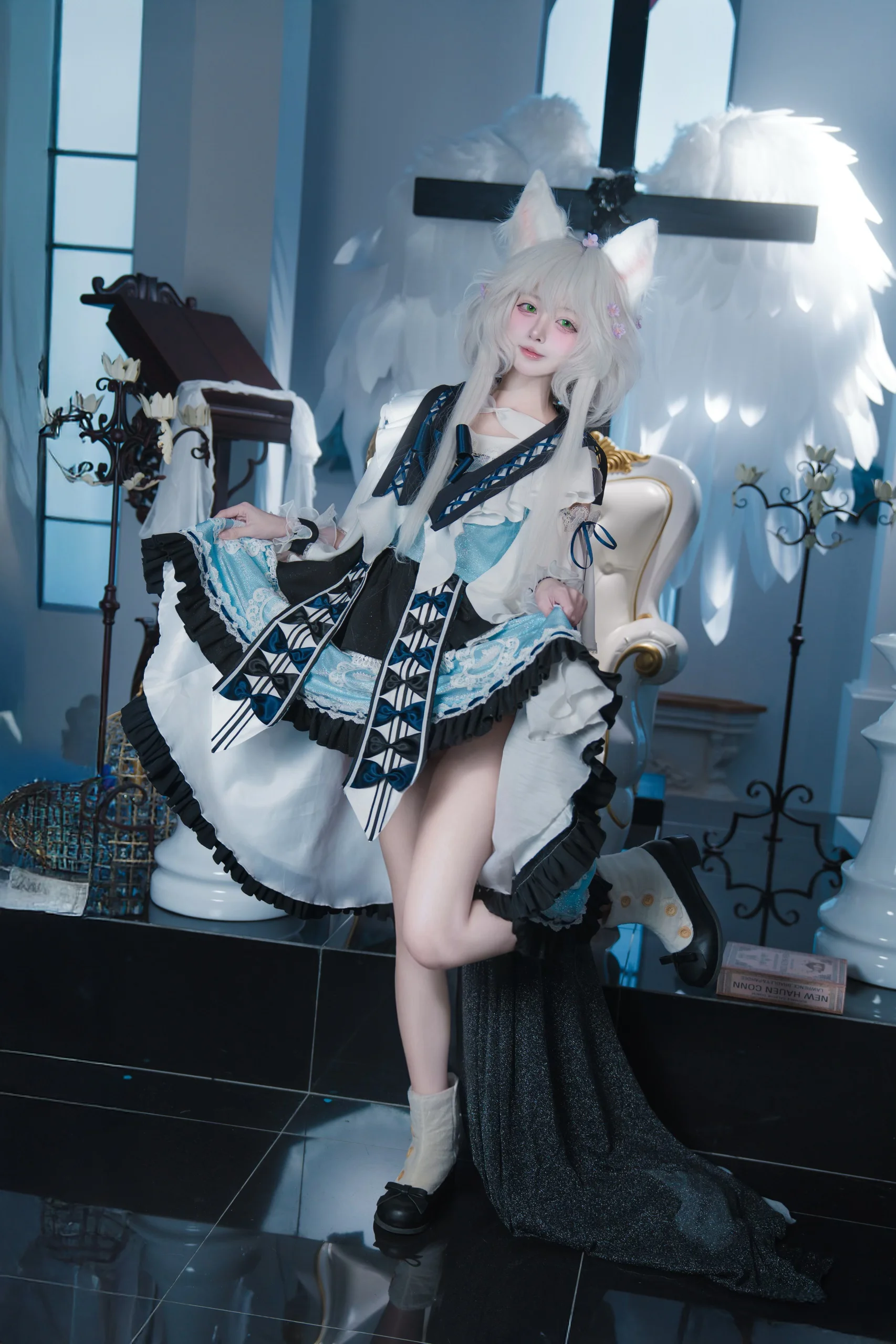 [Rosmontis cosplay] Arknights — A Serene Afternoon of a Sleepy White-Haired Cat - Image 4