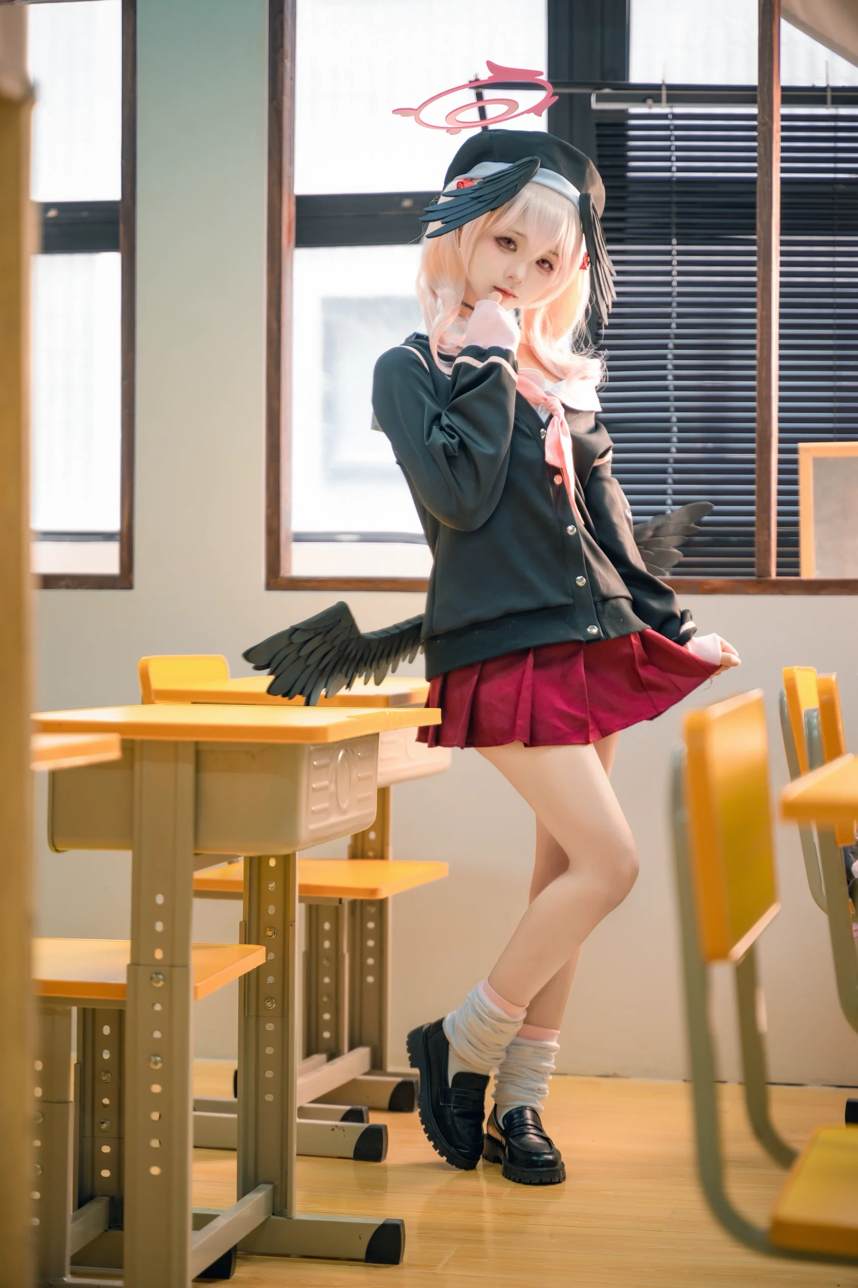 【下江コハル コスプレ】ブルーアーカイブの教室で先生と一緒に誕生日をお祝い