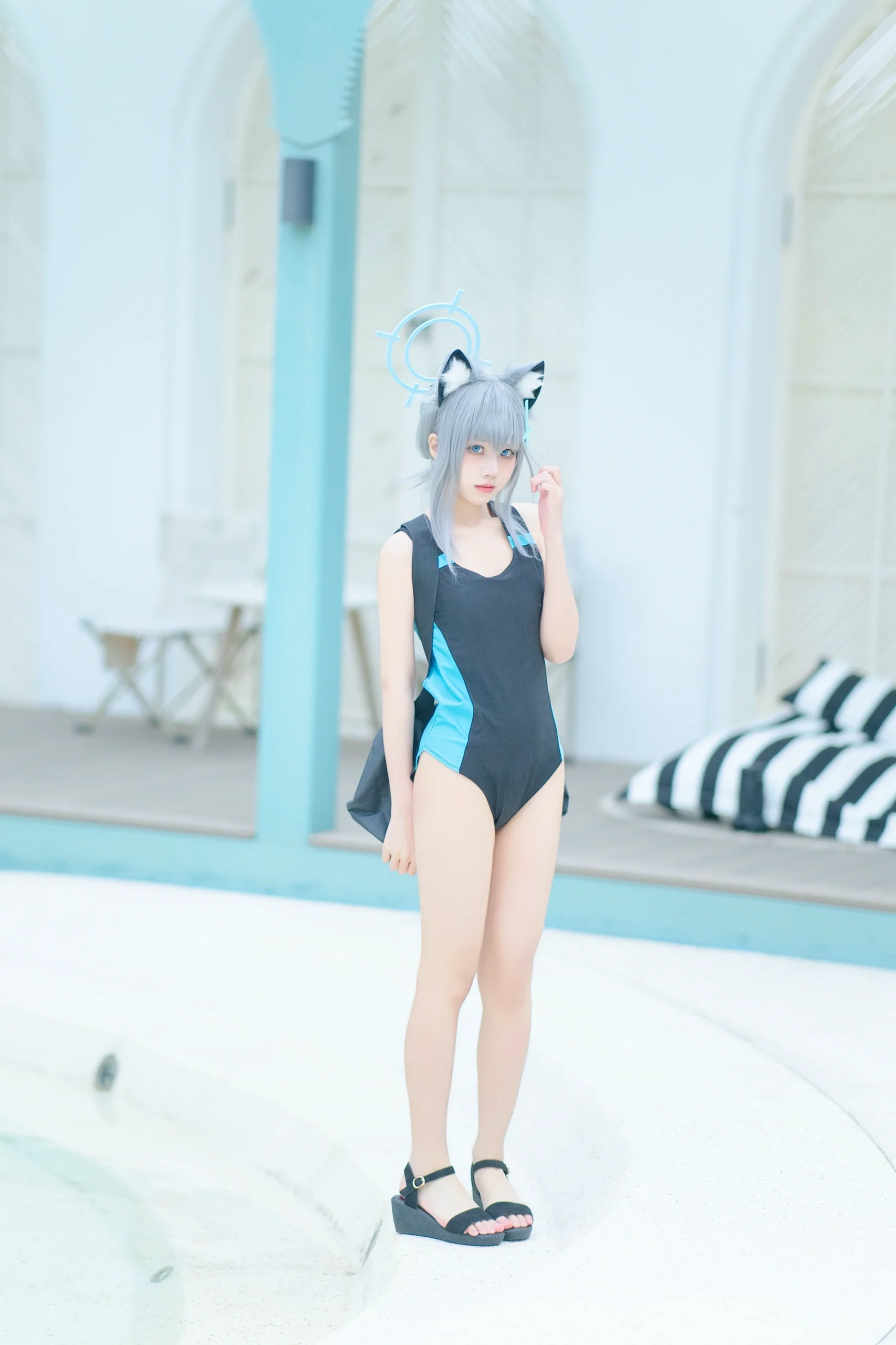 【砂狼白子cos】蔚蓝档案，蓝色夏季的泳池边 - 第 5 张