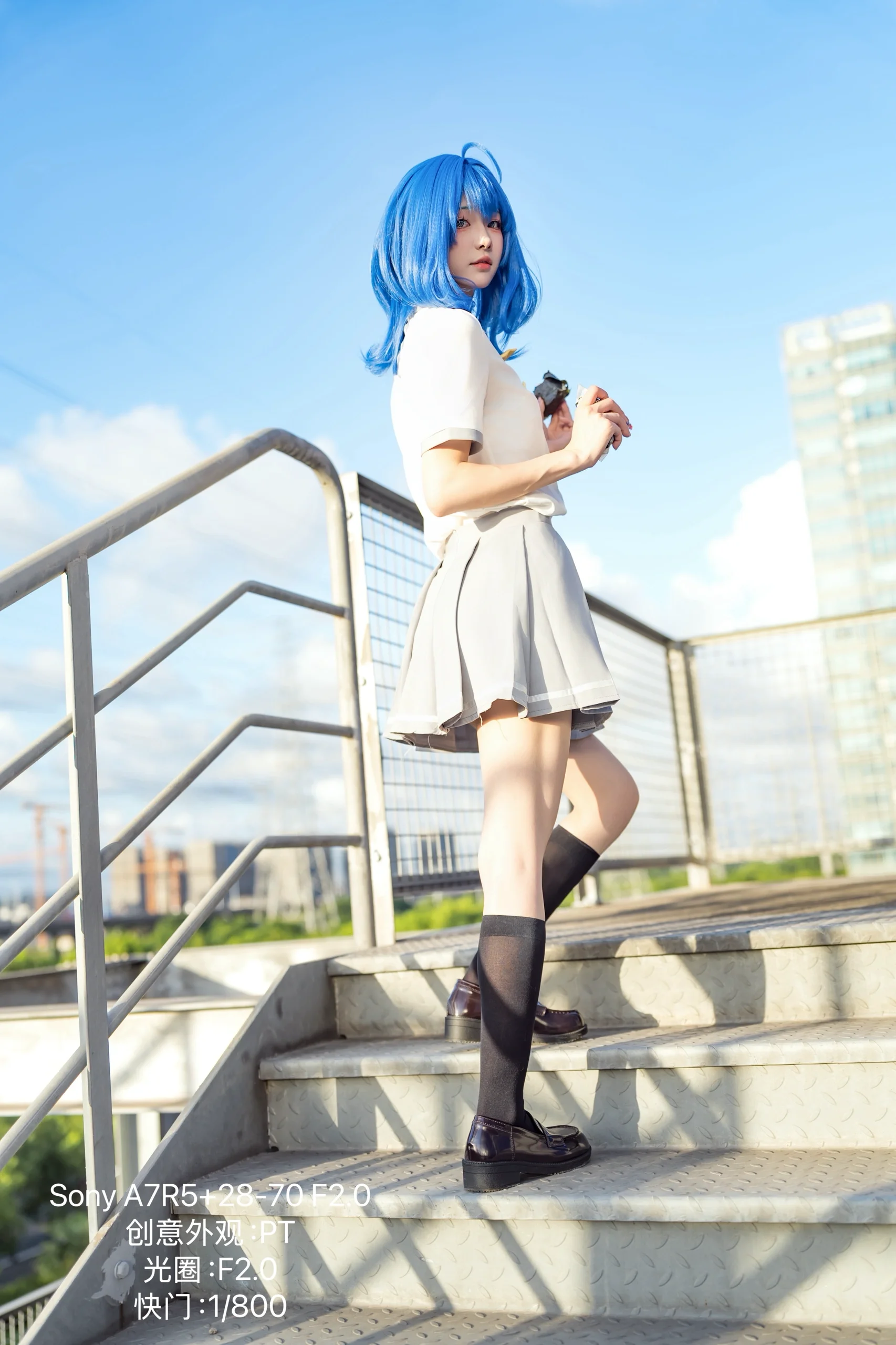 【八奈见杏菜cos】败犬女主太多了，天台白云与夏日微风 - 第 10 张