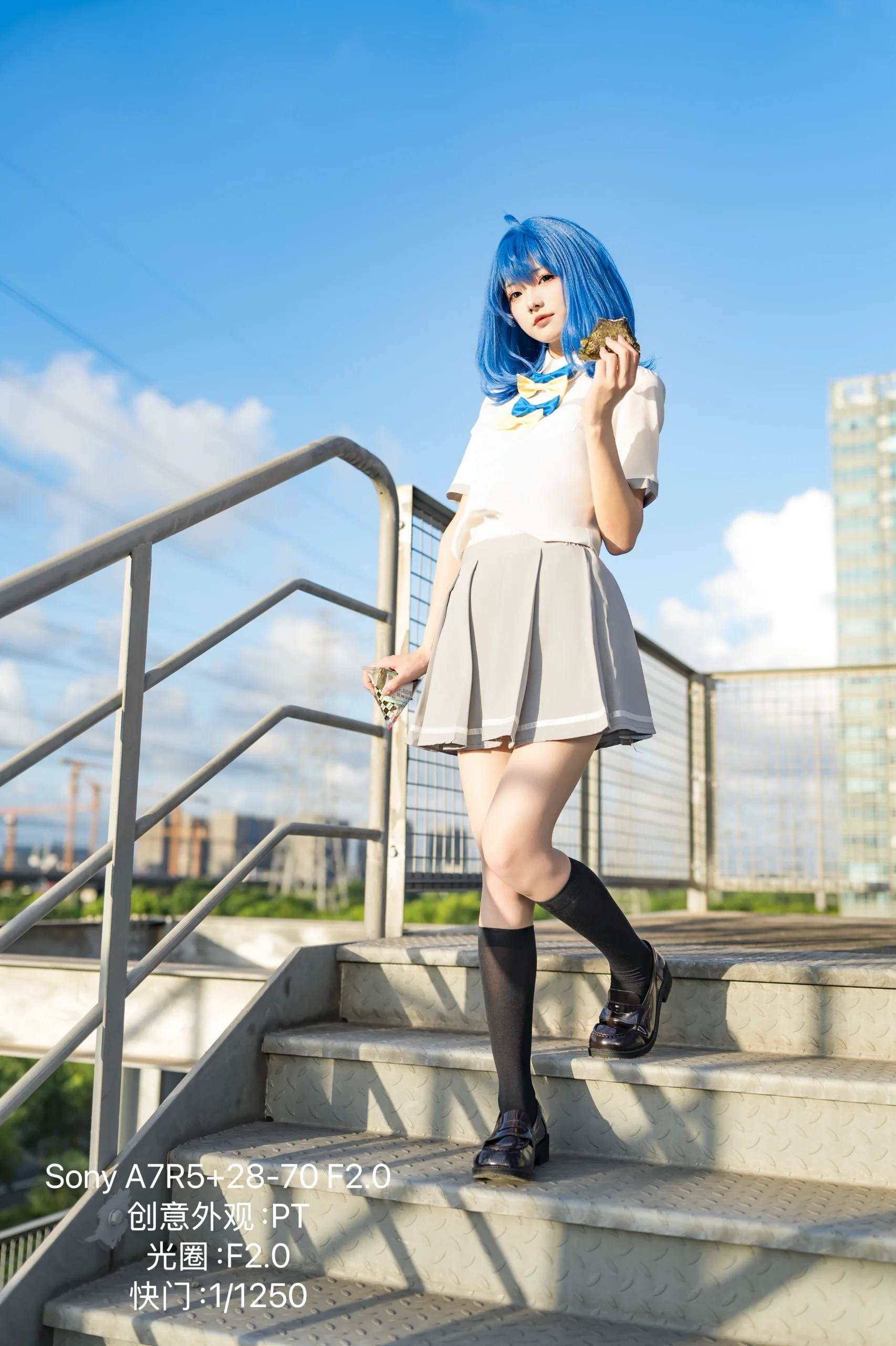 【八奈见杏菜cos】败犬女主太多了，天台白云与夏日微风 - 第 11 张