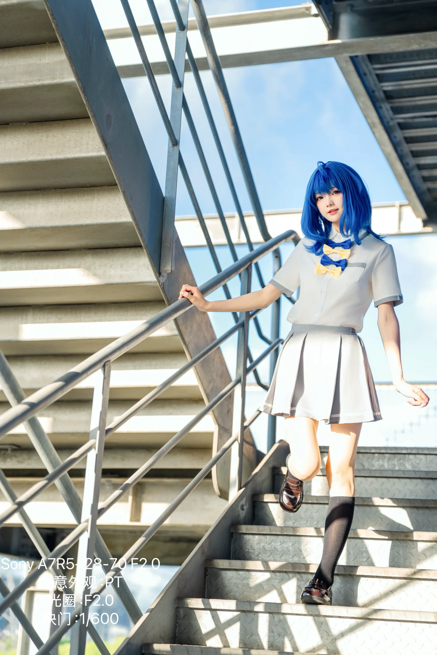 【八奈见杏菜cos】败犬女主太多了，天台白云与夏日微风 - 第 13 张