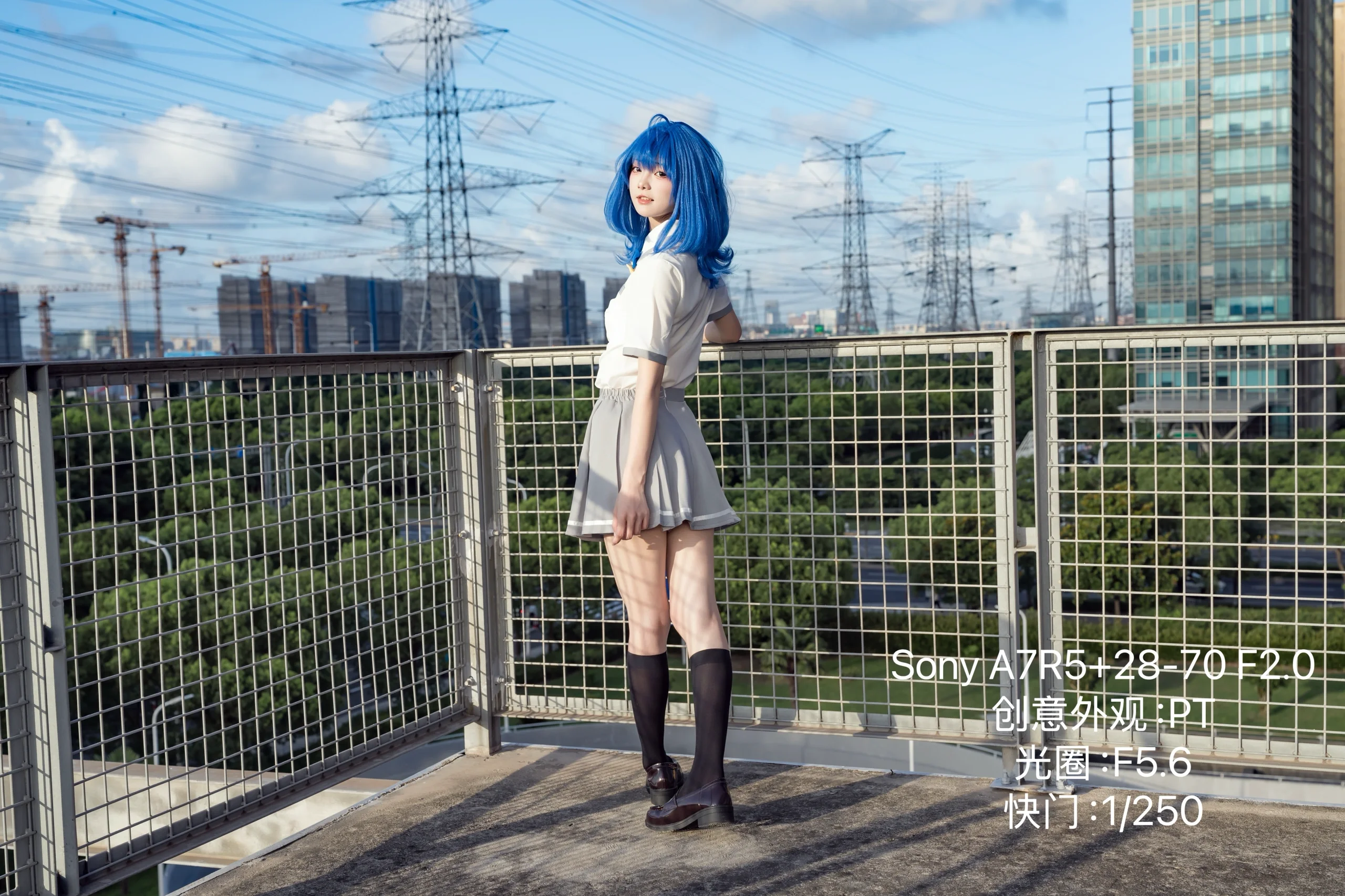 【八奈见杏菜cos】败犬女主太多了，天台白云与夏日微风 - 第 5 张