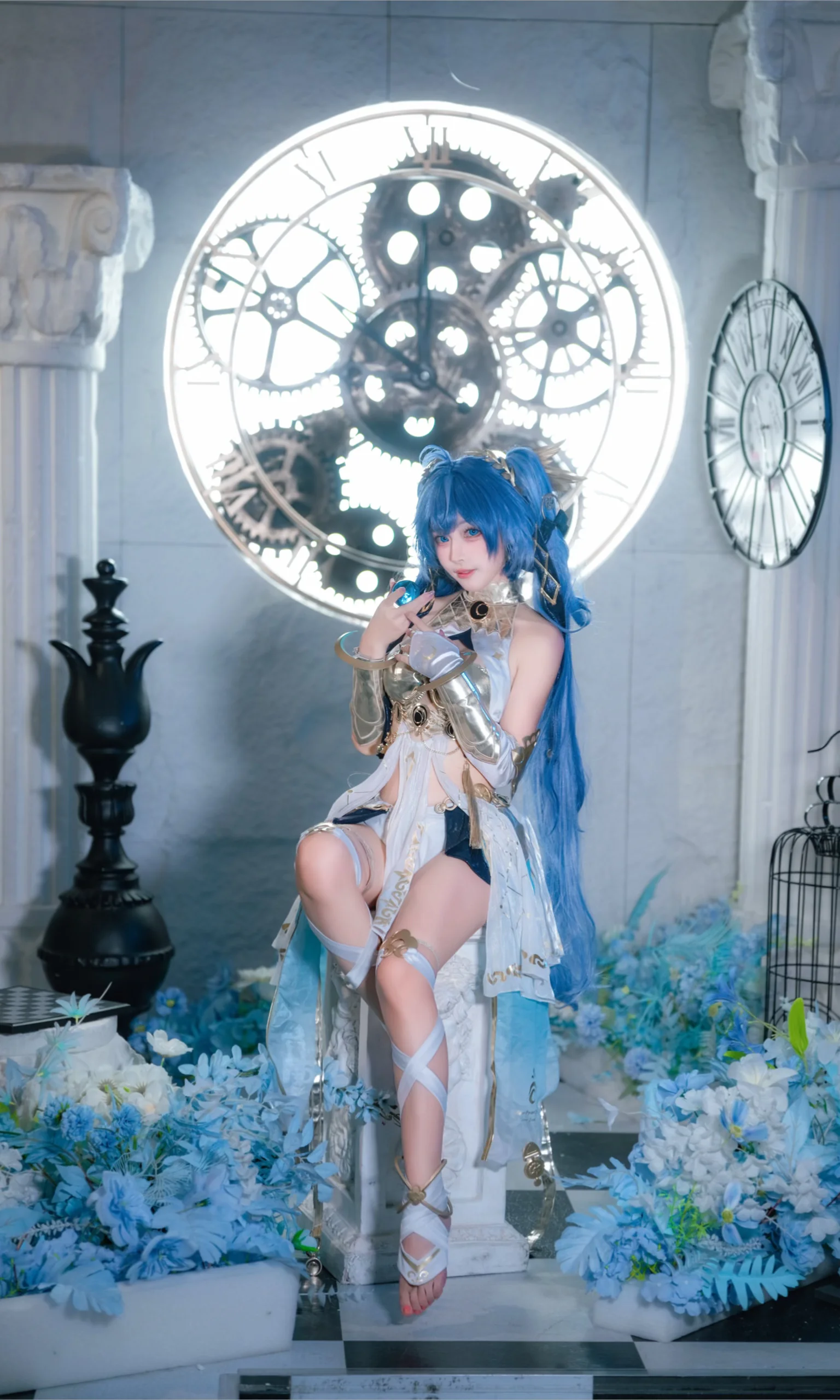 【ユノ コスプレ】これぞ満月の時、歯車と満開の花の中に佇む鳴潮のユノ