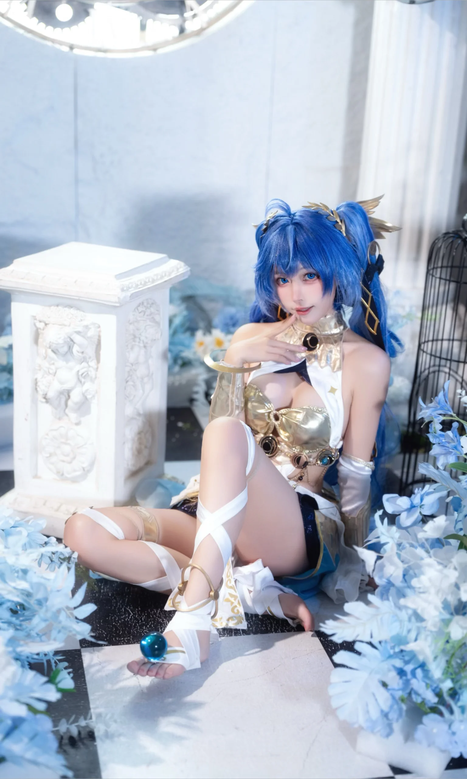 【ユノ コスプレ】これぞ満月の時、歯車と満開の花の中に佇む鳴潮のユノ - 3 枚目