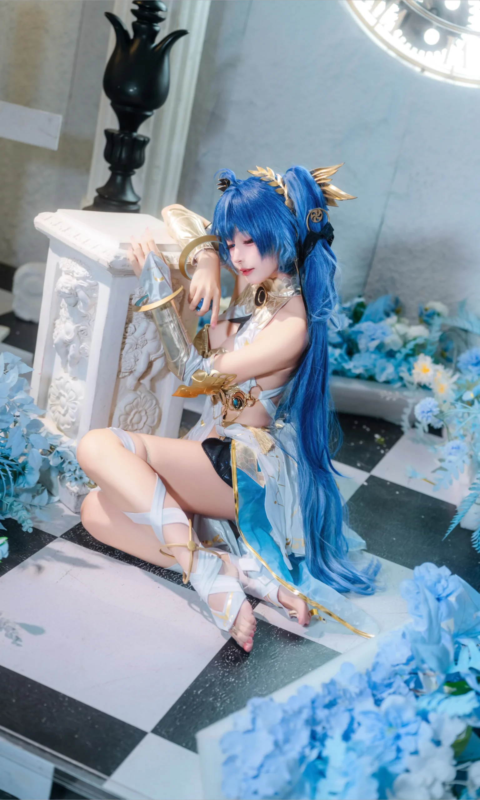 【ユノ コスプレ】これぞ満月の時、歯車と満開の花の中に佇む鳴潮のユノ - 4 枚目