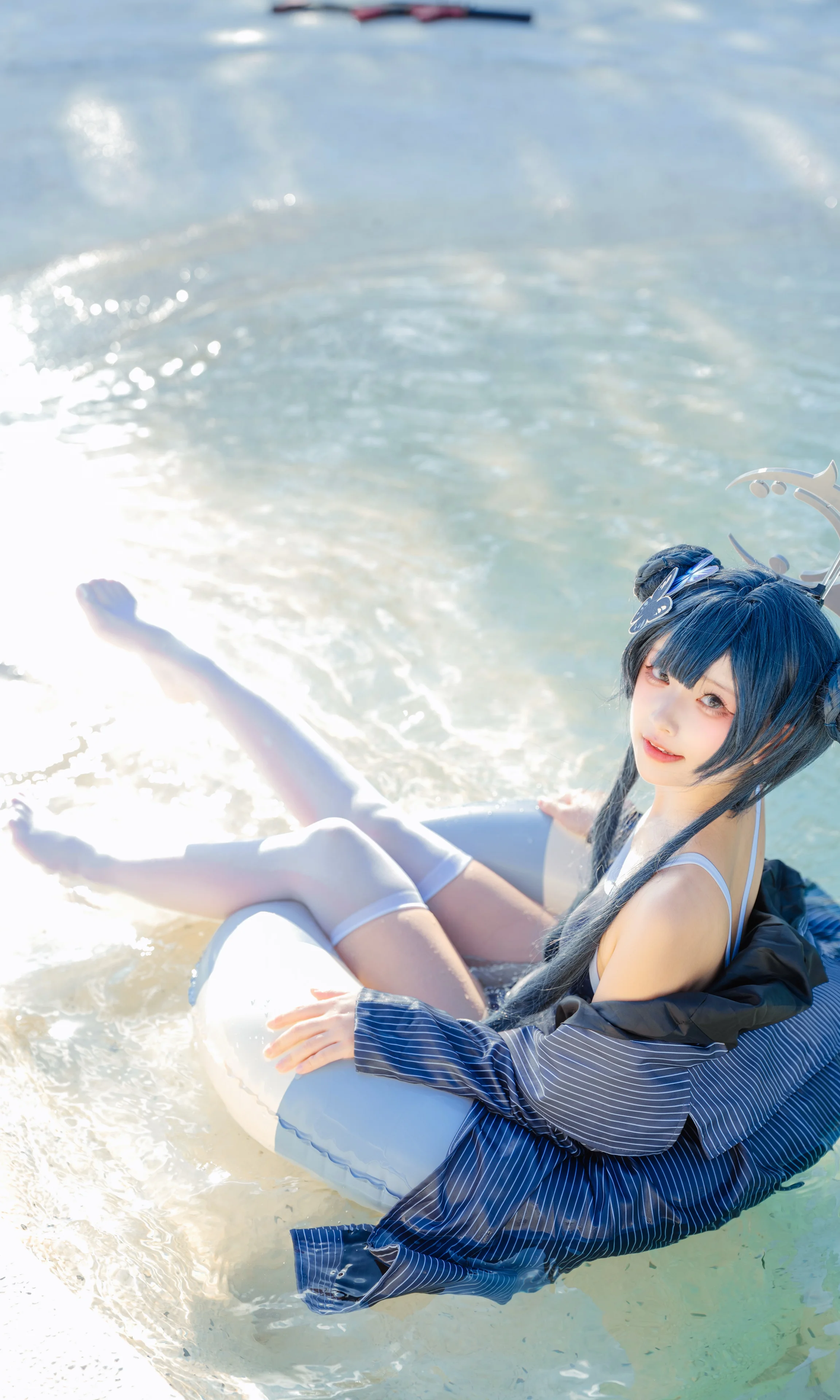 【蔚蓝档案妃咲cos】清透夏日蓝白泳装外景 - 第 1 张