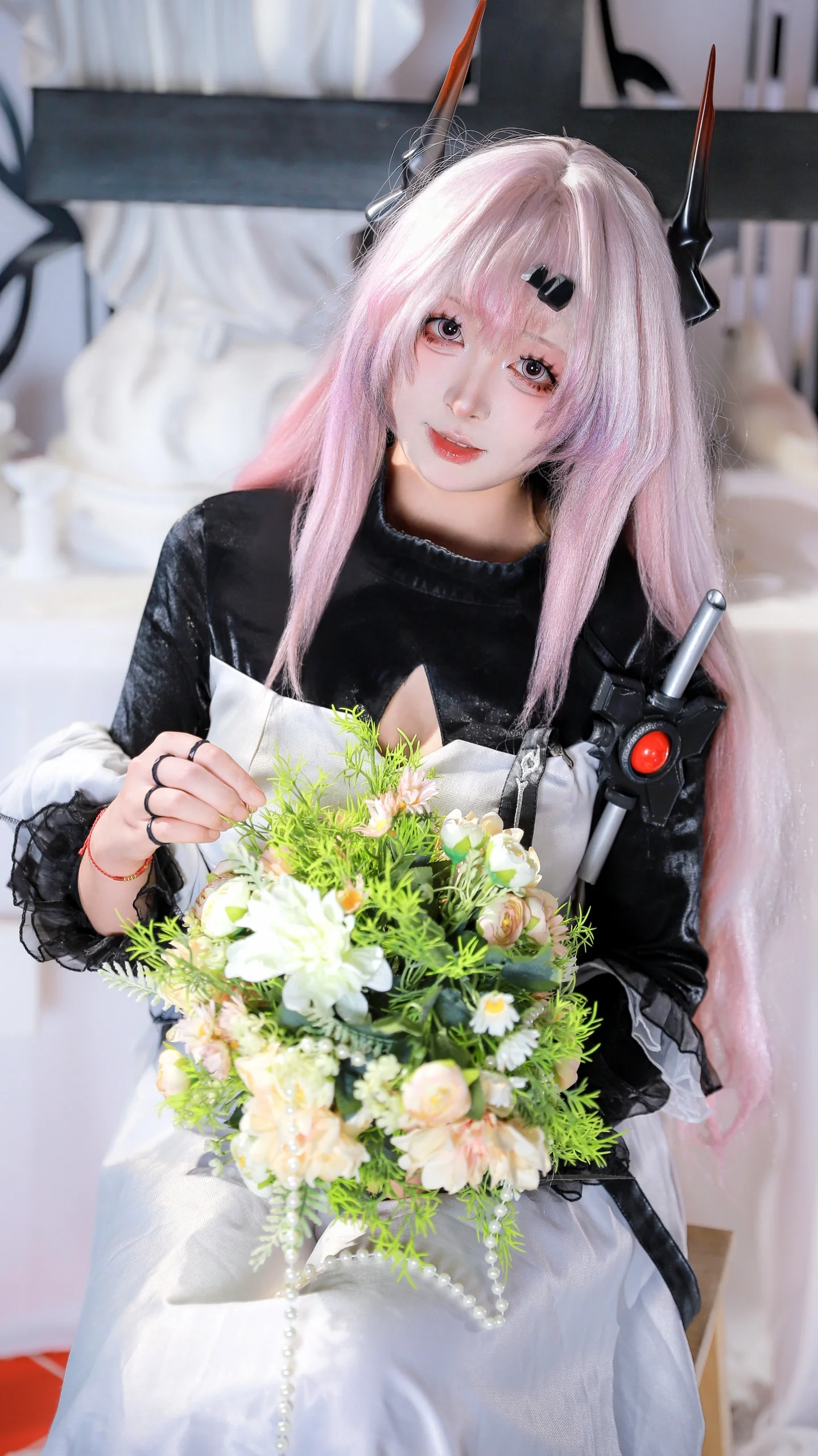 【特蕾西娅cos】《明日方舟》中神圣与沉沦的边界，诉说着被禁锢的温柔