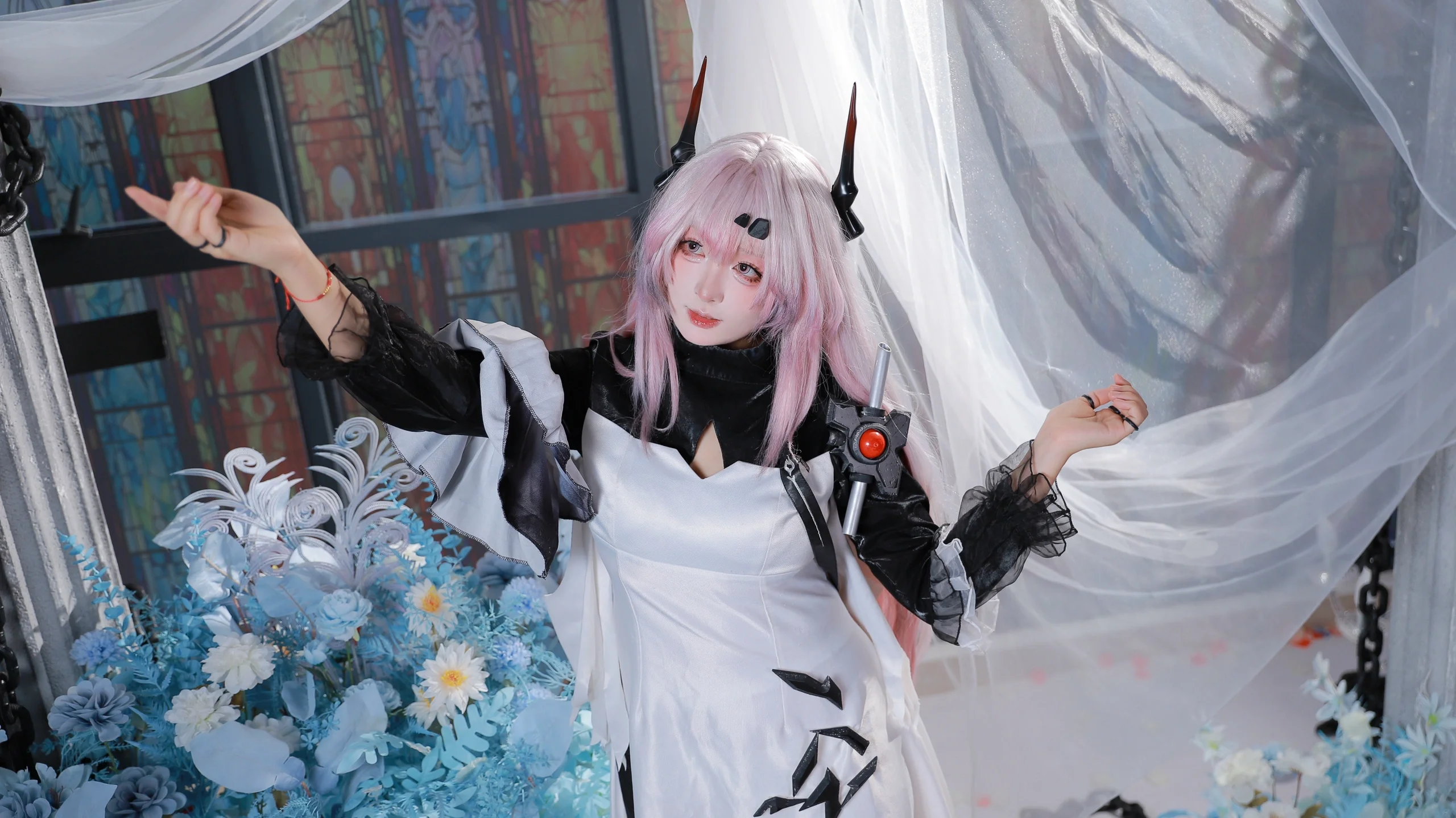 【特蕾西娅cos】《明日方舟》中神圣与沉沦的边界，诉说着被禁锢的温柔 - 第 6 张