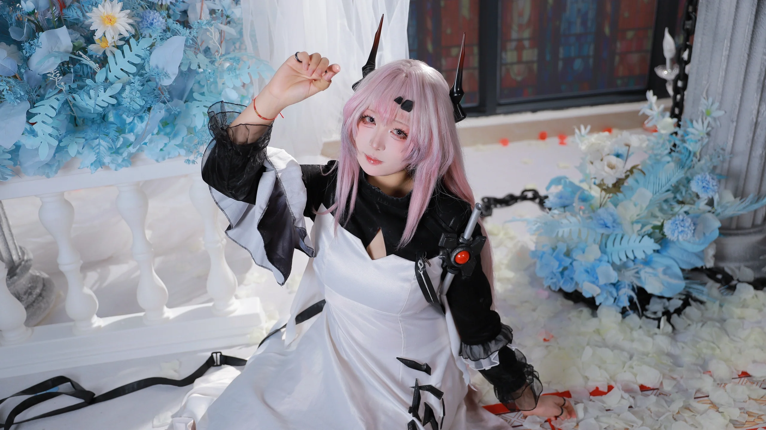 【特蕾西娅cos】《明日方舟》中神圣与沉沦的边界，诉说着被禁锢的温柔 - 第 7 张
