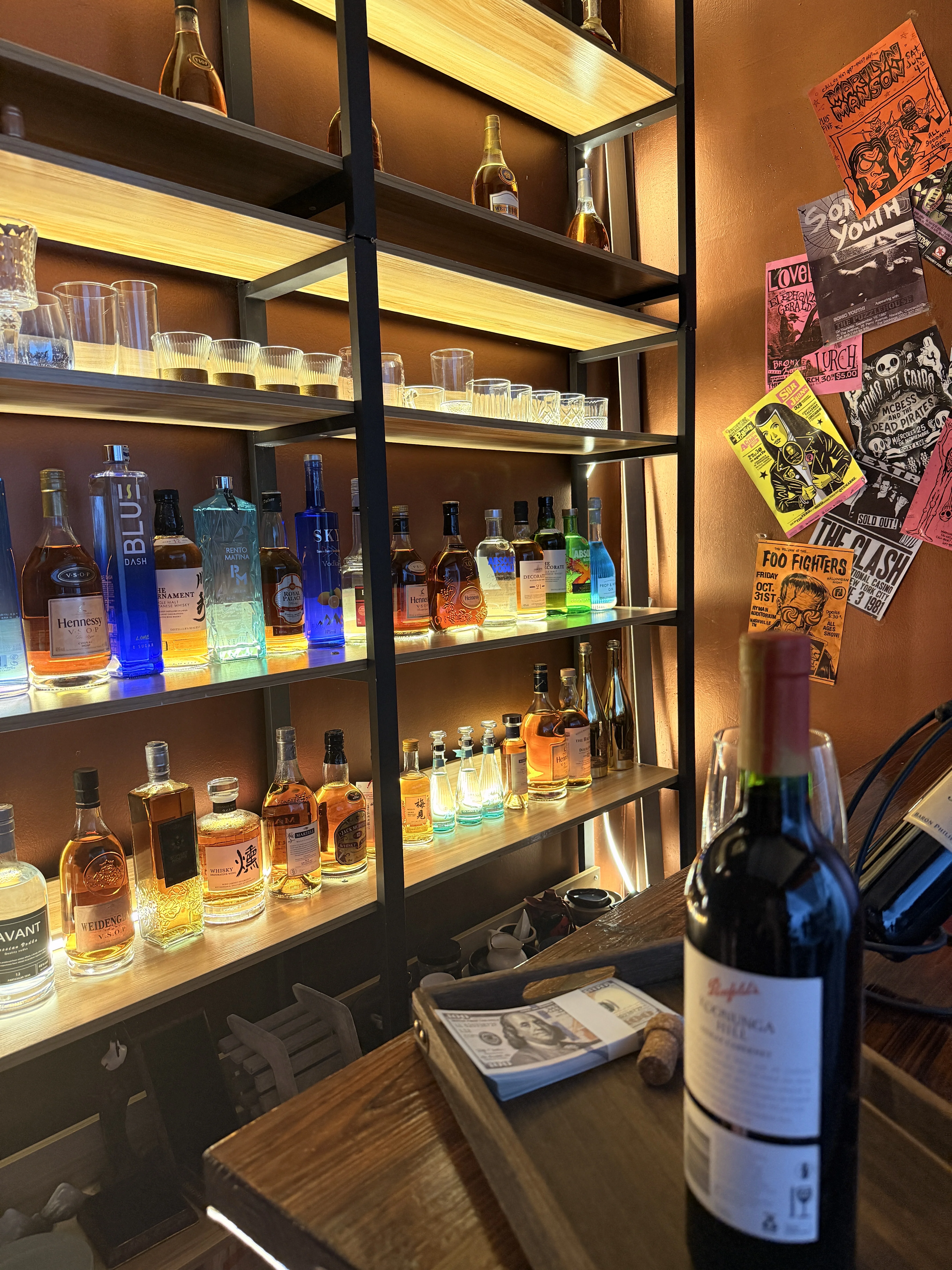 【阿露cos】深圳酒吧微醺時刻，便利屋68老闆的優雅側寫 - 第 5 張