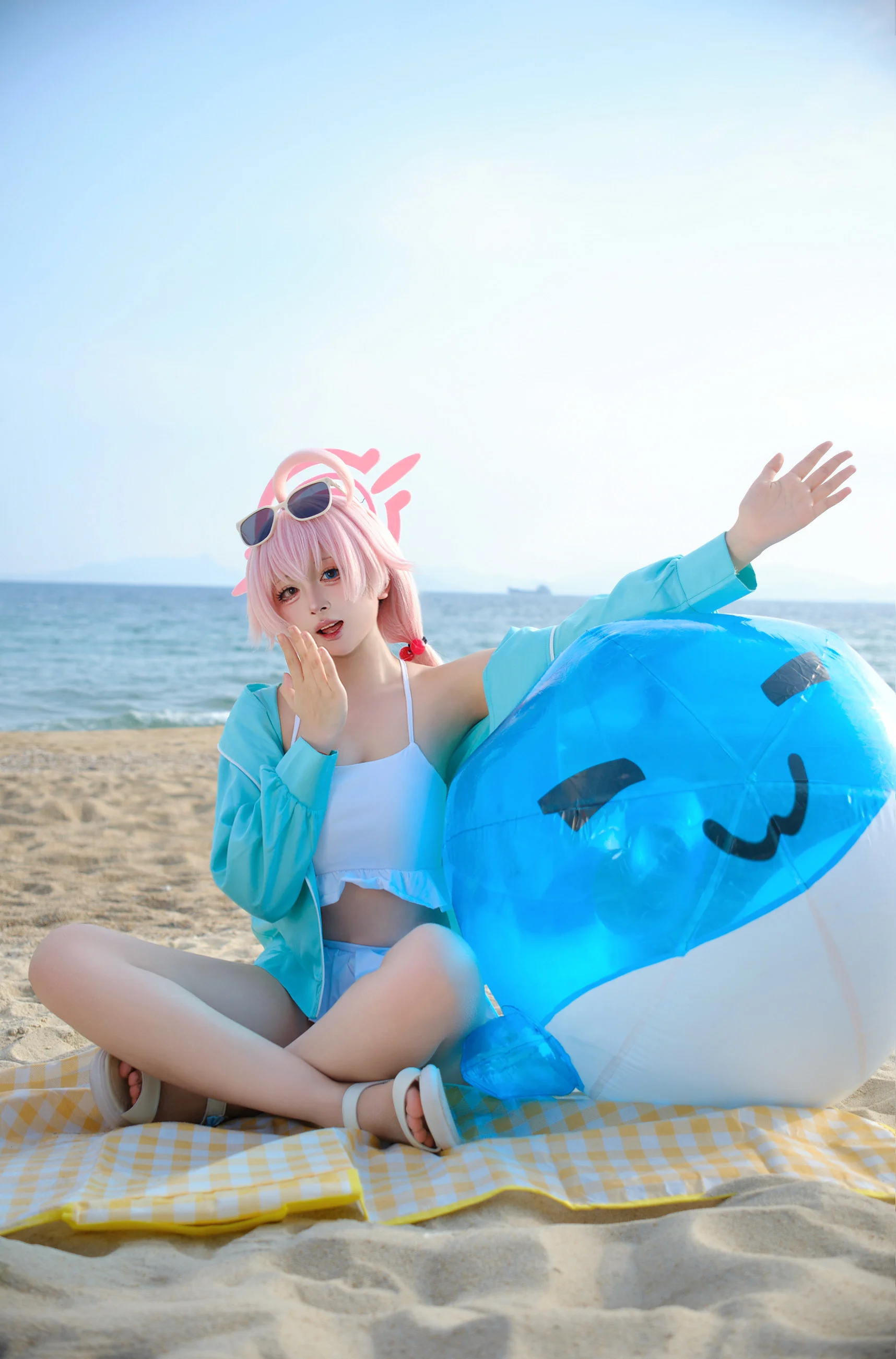[Takanashi Hoshino cosplay] A Refreshing Moment by the Sea in Blue Archive