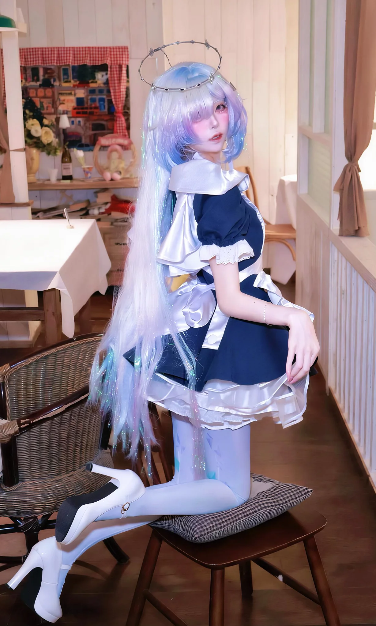 【莫寧cos】鳴潮裡的女僕時光，一杯咖啡的閒暇