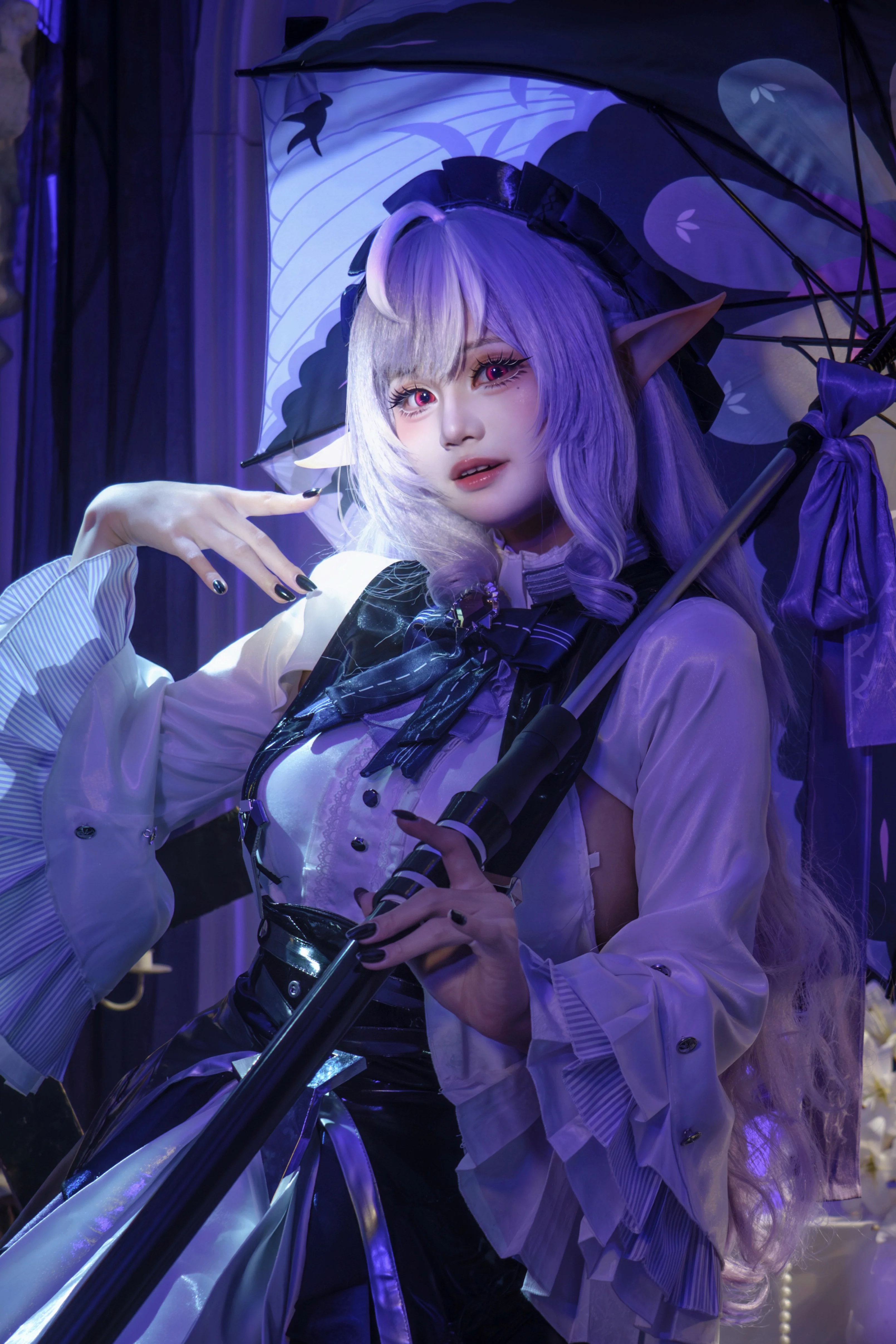 紫夜精灵持伞出街，这套哥特风cos服细节拉满 - 第 1 张
