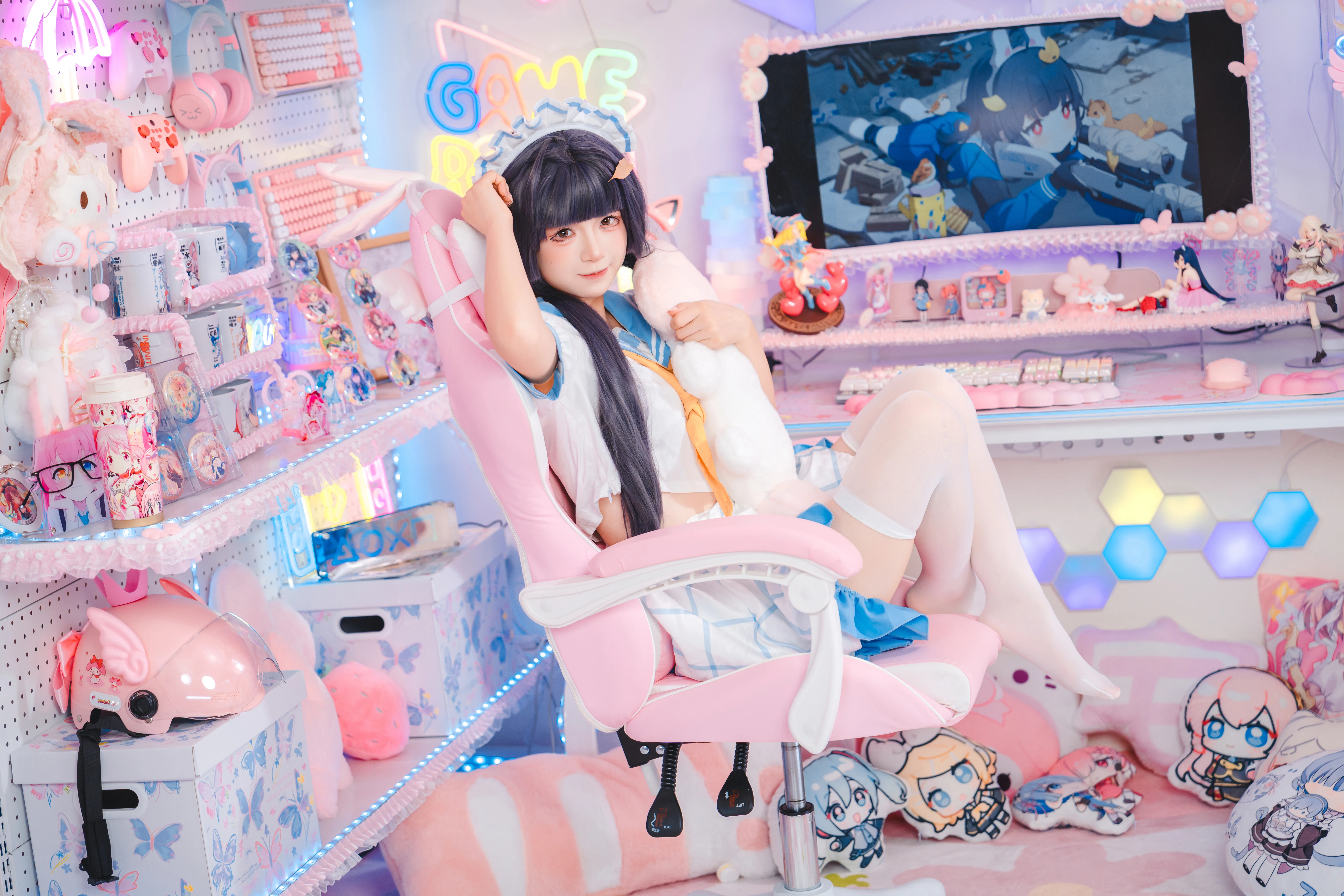 【霞沢ミユコスプレ】ゲーミングルームでの元気溢れるひととき - 5 枚目