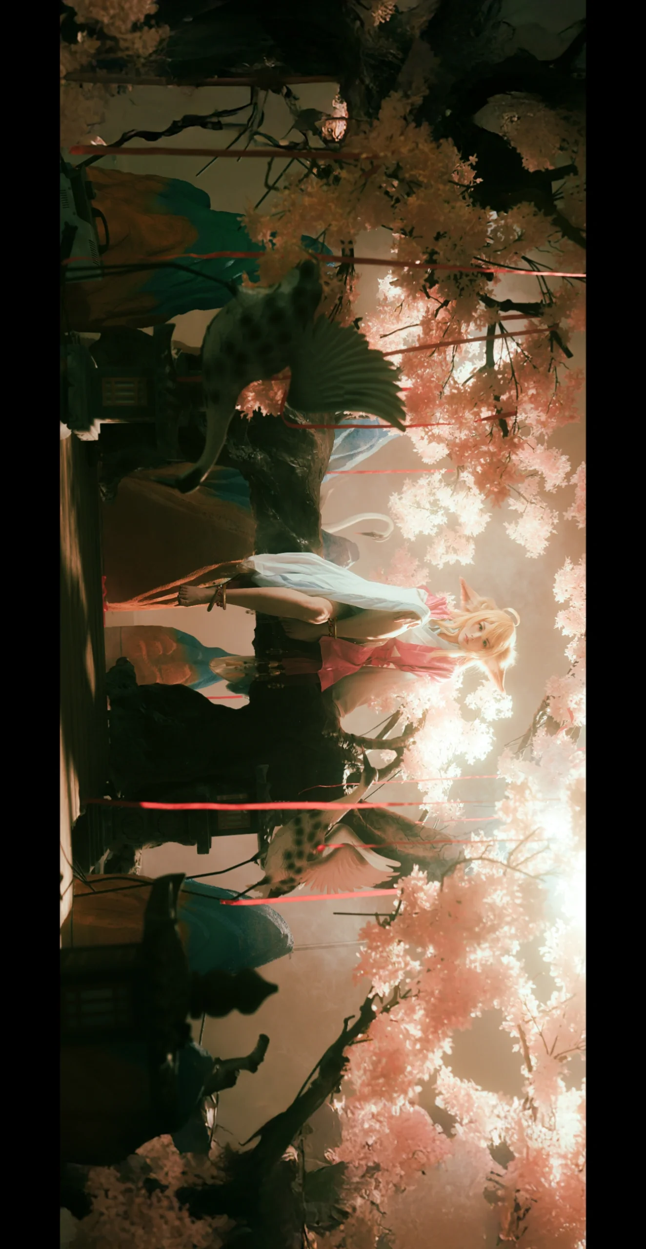 【塗山紅紅cos】狐妖小紅娘片場漫步，被櫻花環繞的瞬間