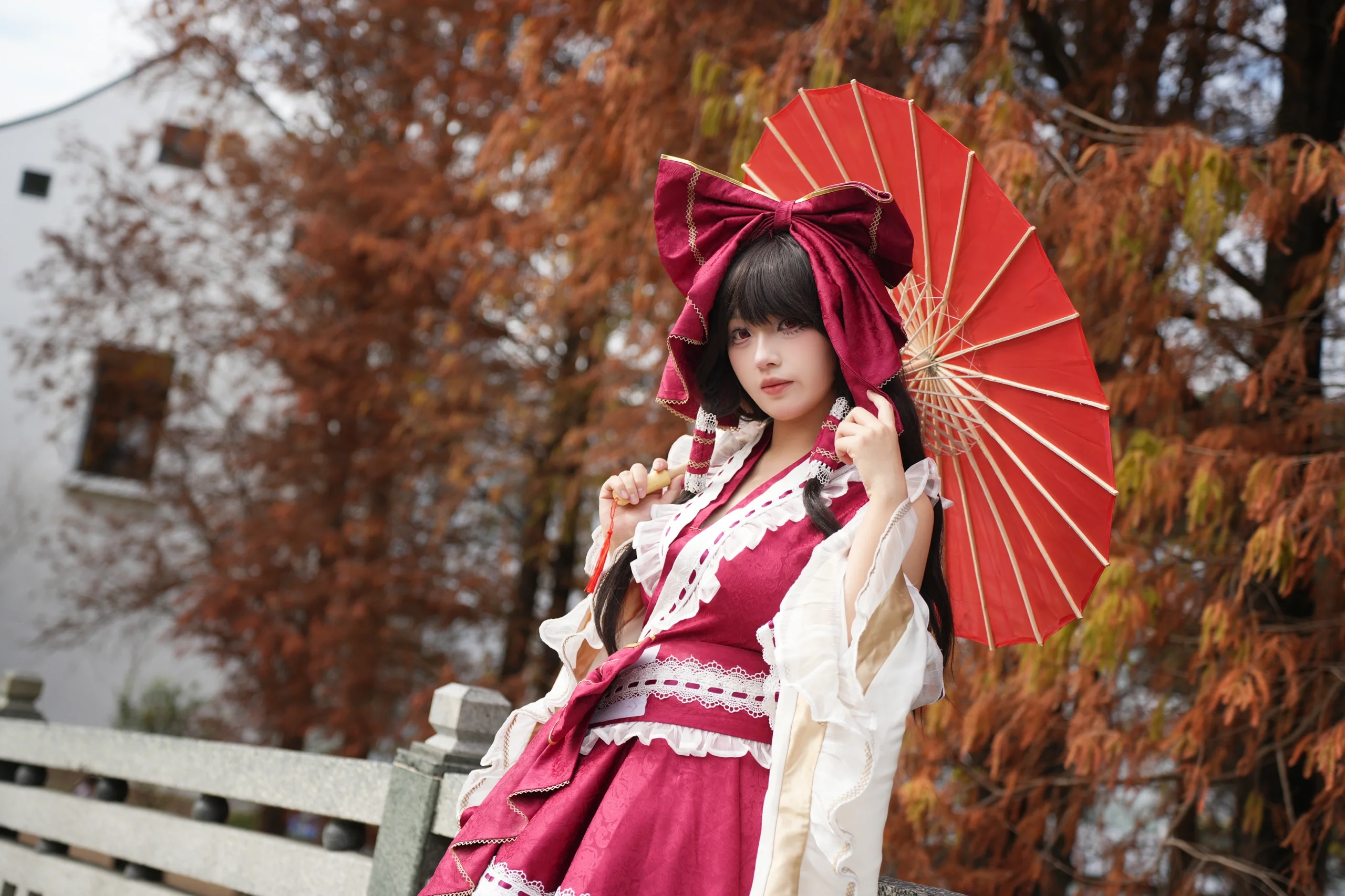 【博丽灵梦cos】红叶季的巫女，东方Project的二设韵味 - 第 1 张