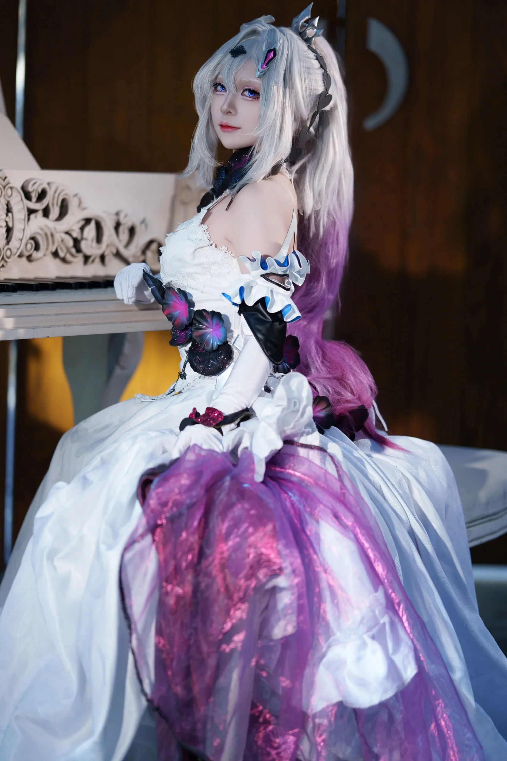 【キアナコスプレ】終焉の律者・崩壊世界に咲く純白の花嫁、奇跡の瞬間を固定 - 1 枚目