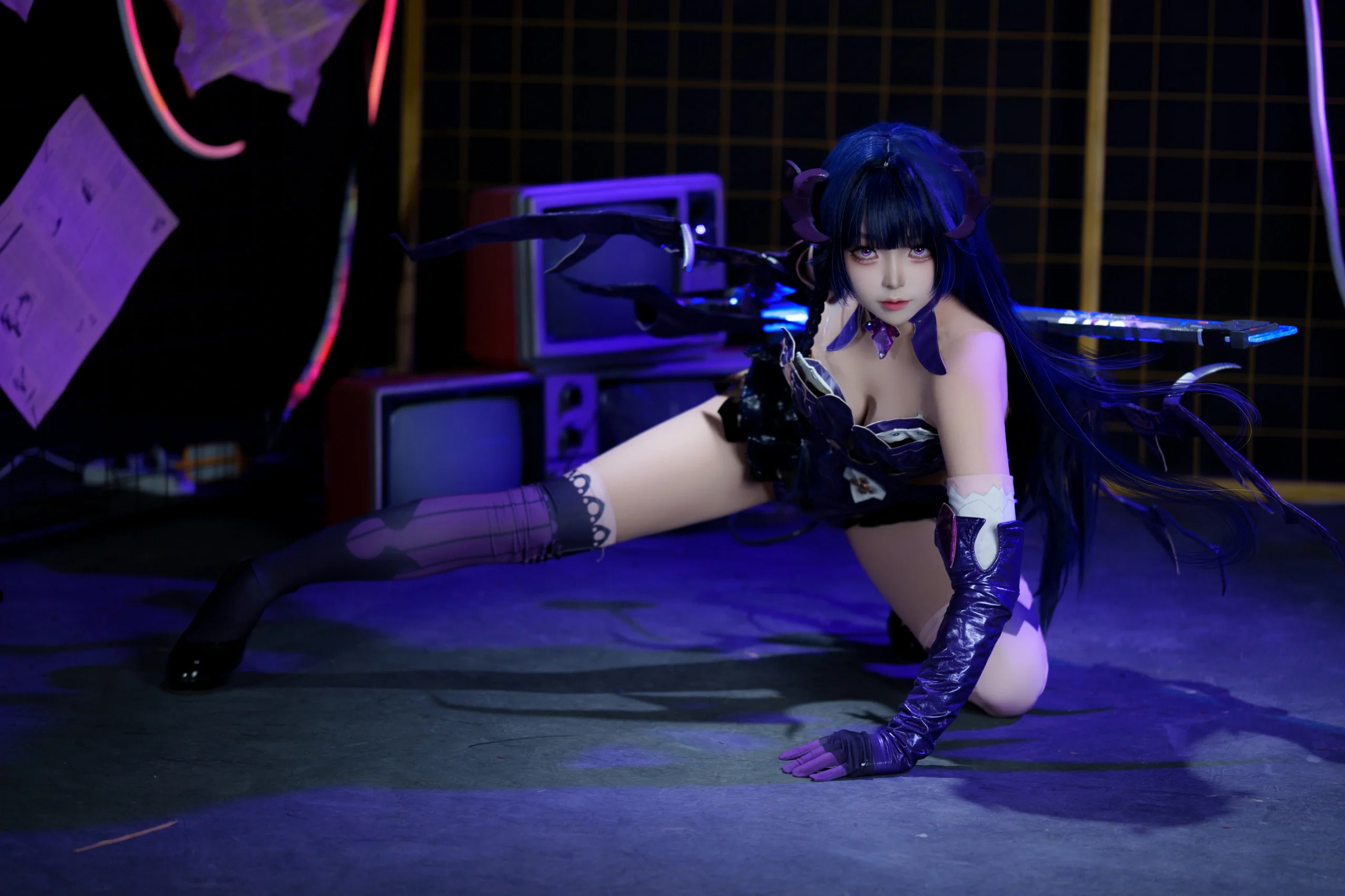 【雷电芽衣cos】重磁暴斩下，魅魔形态的鬼铠出击 - 第 2 张