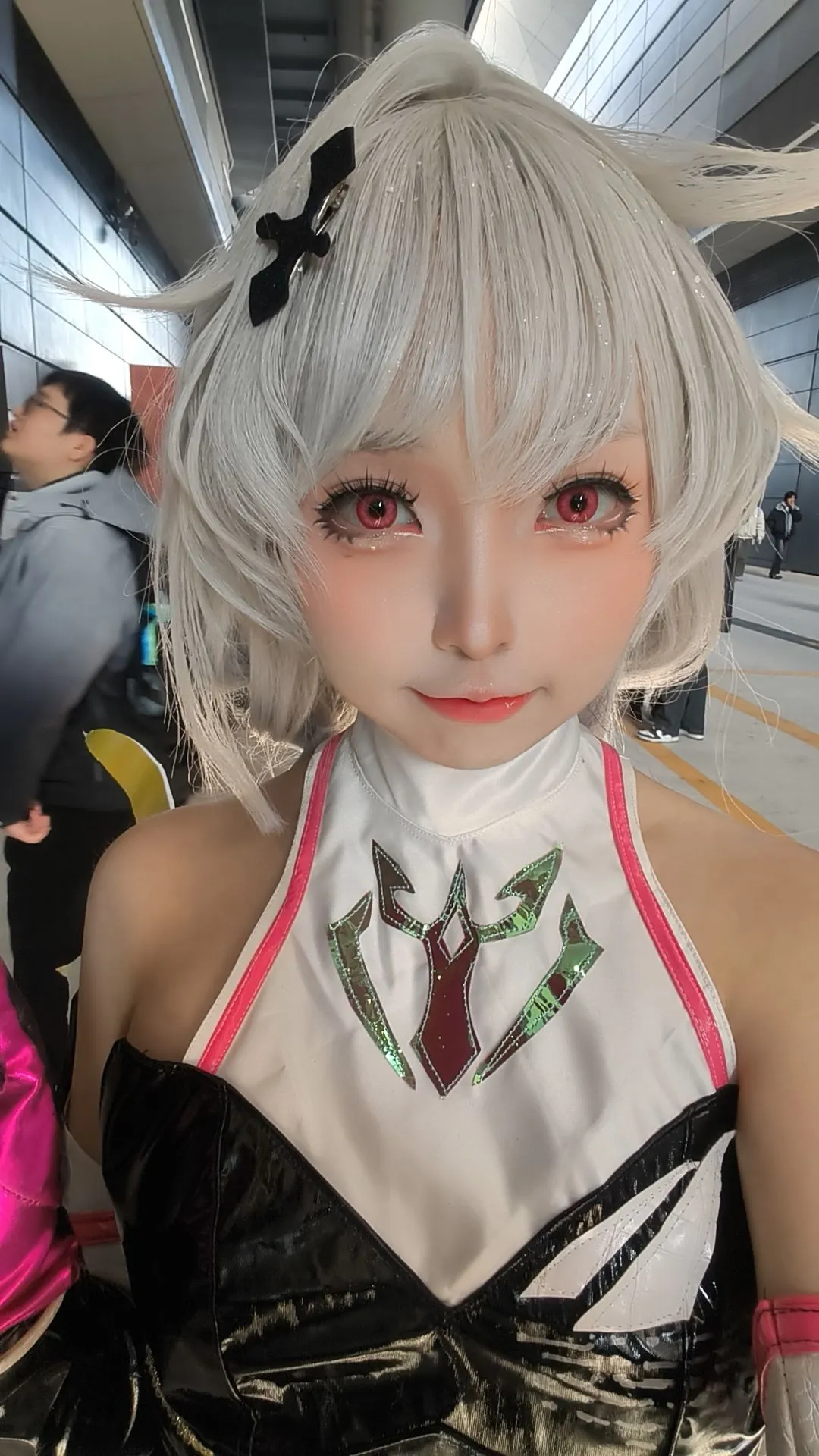 [Kiana cosplay] Honkai Impact 3rd Knight Moonbeam: The Headpiece Broke, but the Vibe is Just Right - Image 2