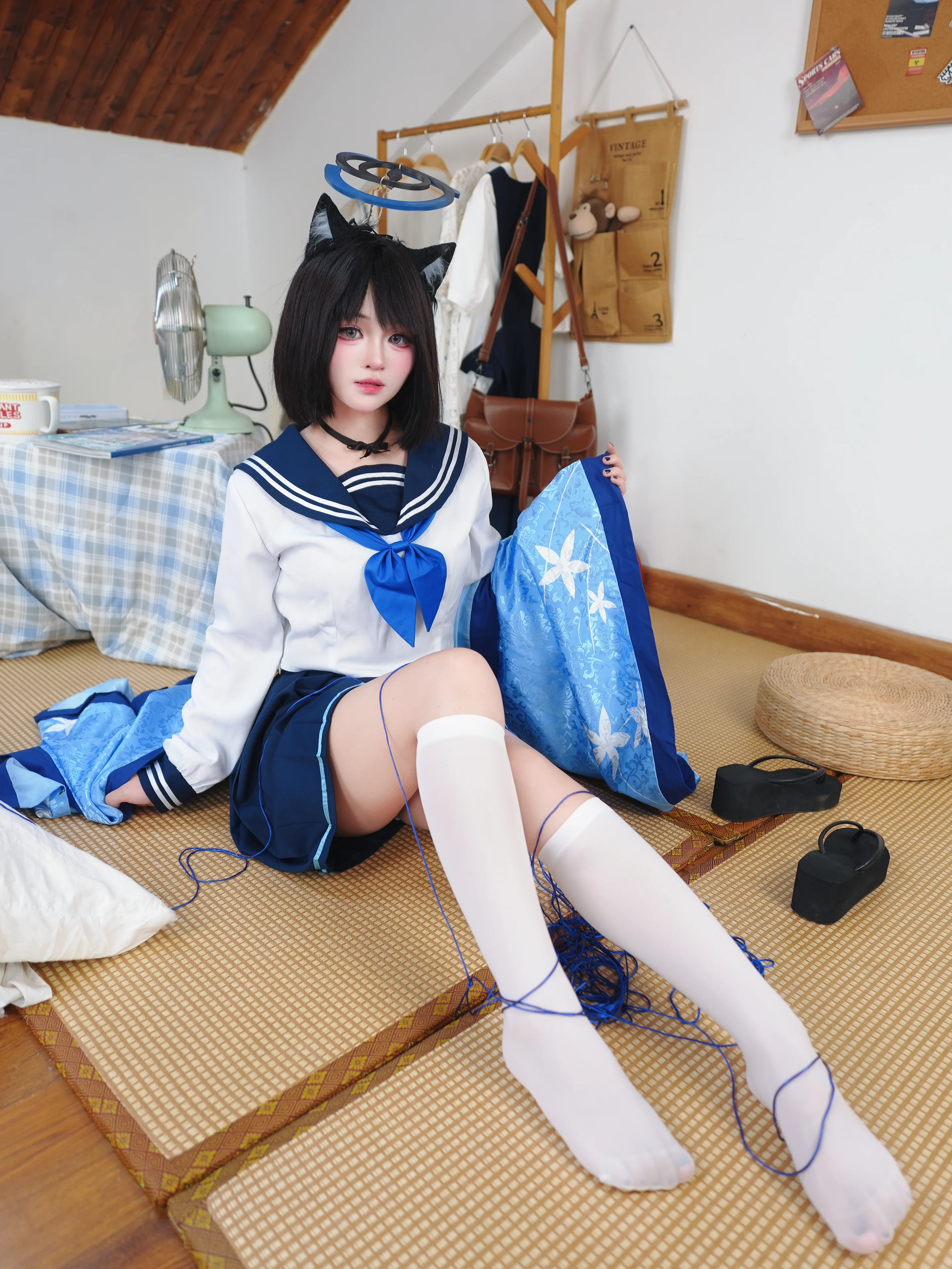 【桐生キキョウ コスプレ】ブルーアーカイブのツンデレ猫ちゃん、髪の毛と毛糸玉が絡まる日常 - 1 枚目
